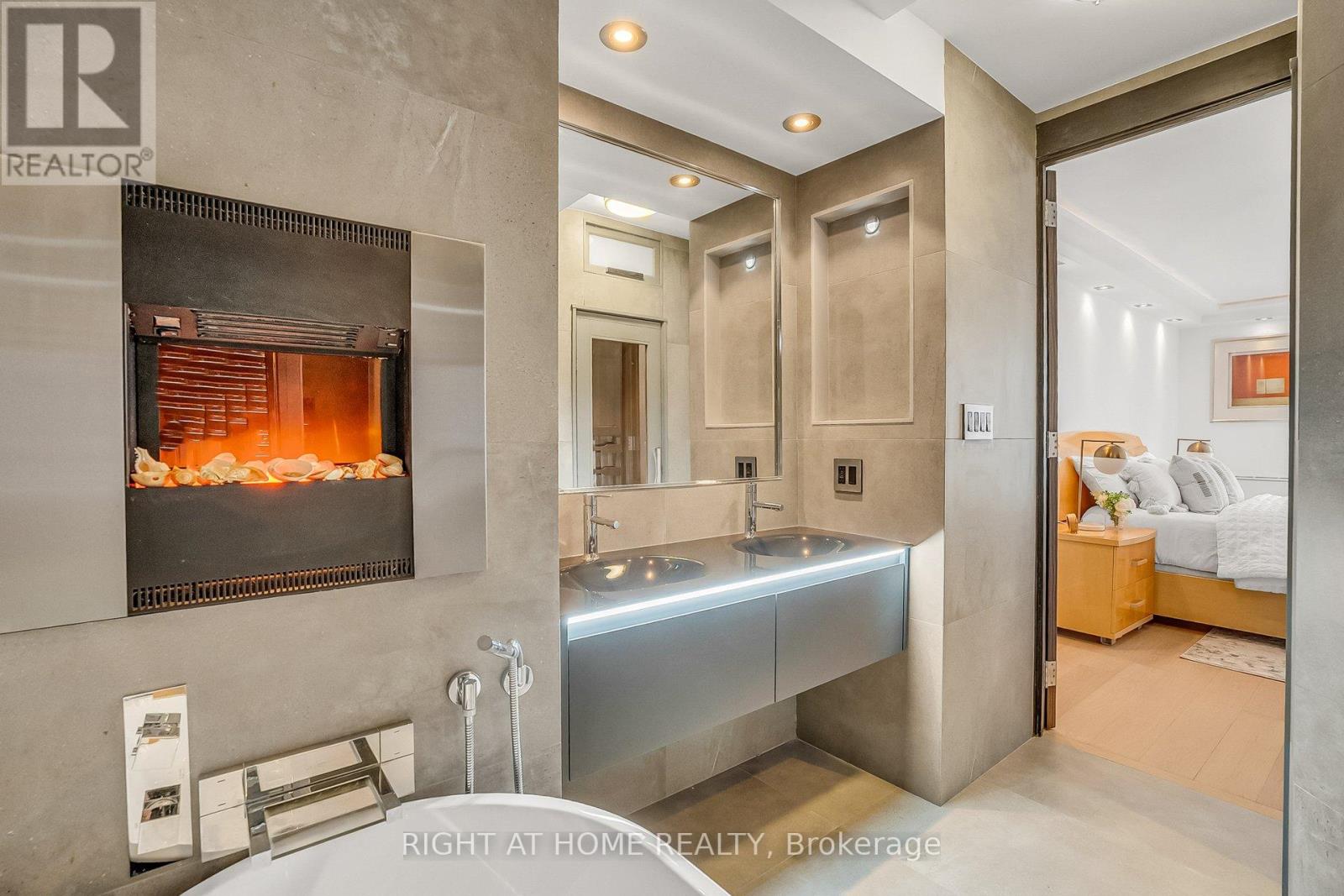 #2019 - 33 Harbour Square, Toronto (Waterfront Communities), Ontario  M5J 2G2 - Photo 21 - C12767028