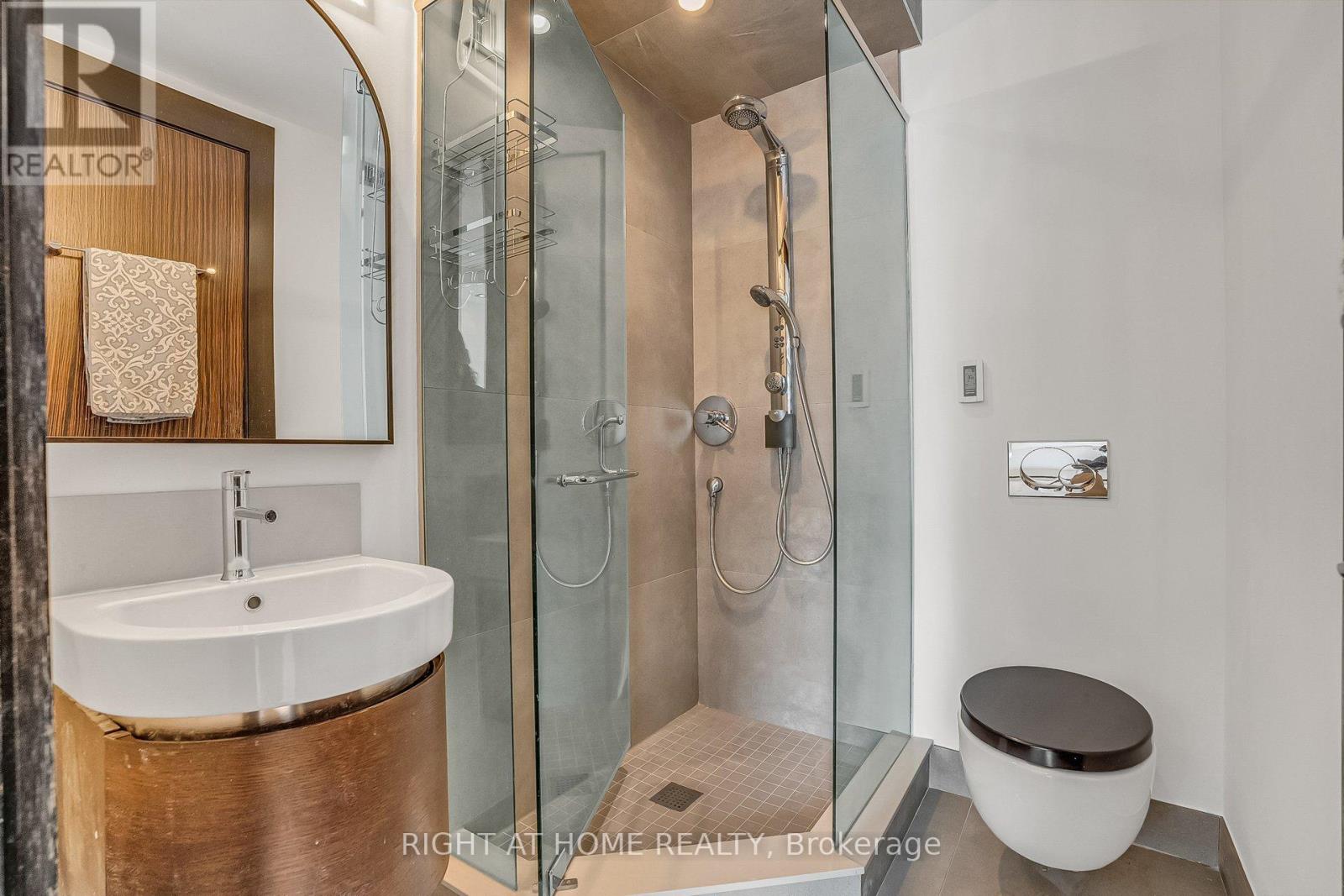 #2019 - 33 Harbour Square, Toronto (Waterfront Communities), Ontario  M5J 2G2 - Photo 27 - C12767028