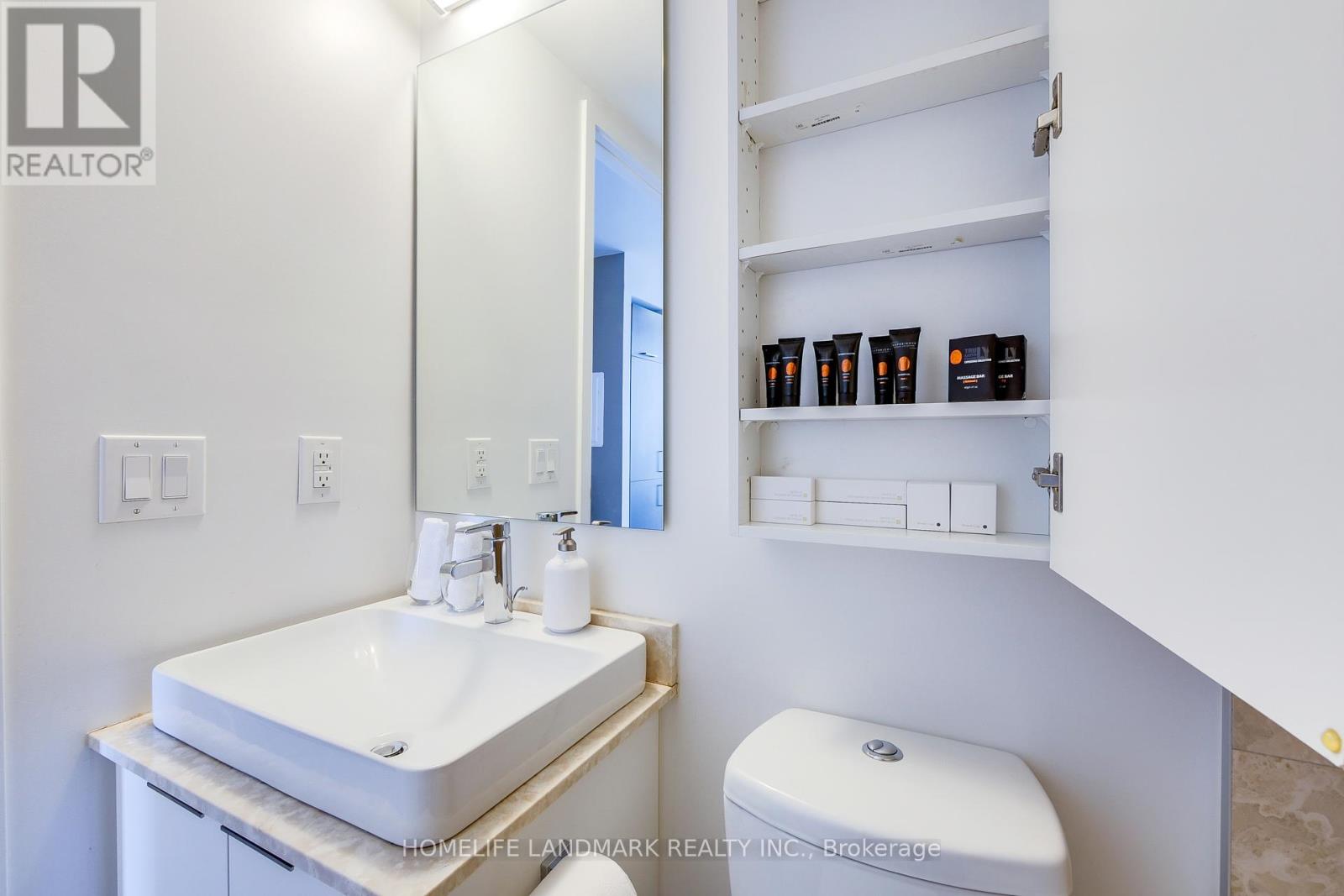 1807 - 14 York Street, Toronto, Ontario  M5J 0A6 - Photo 15 - C12767054