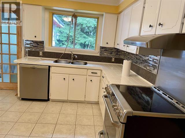 1791 Langan Avenue, Port Coquitlam, British Columbia  V3C 1K8 - Photo 3 - R3085047