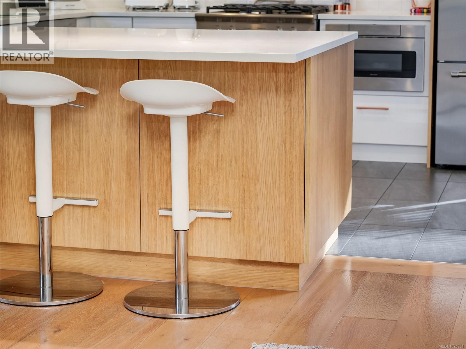 1042 Donwood Dr, Saanich, British Columbia  V8X 4G3 - Photo 16 - 1025381