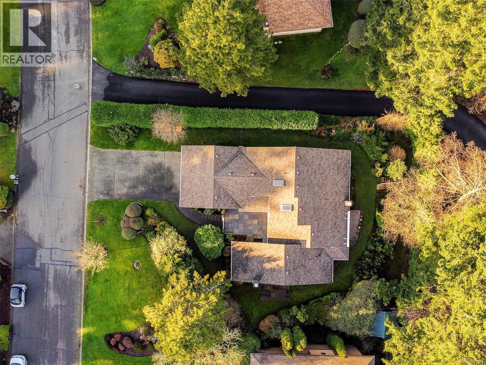 1042 Donwood Dr, Saanich, British Columbia  V8X 4G3 - Photo 36 - 1025381