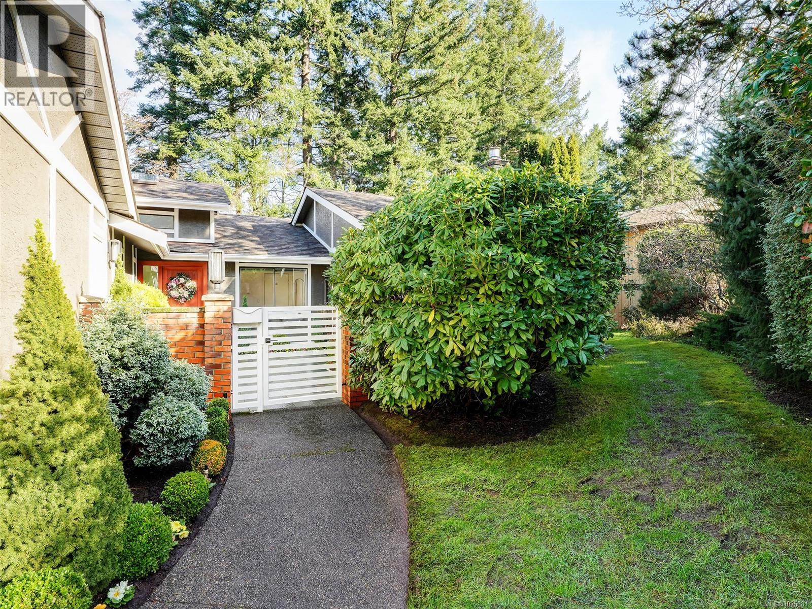 1042 Donwood Dr, Saanich, British Columbia  V8X 4G3 - Photo 27 - 1025381