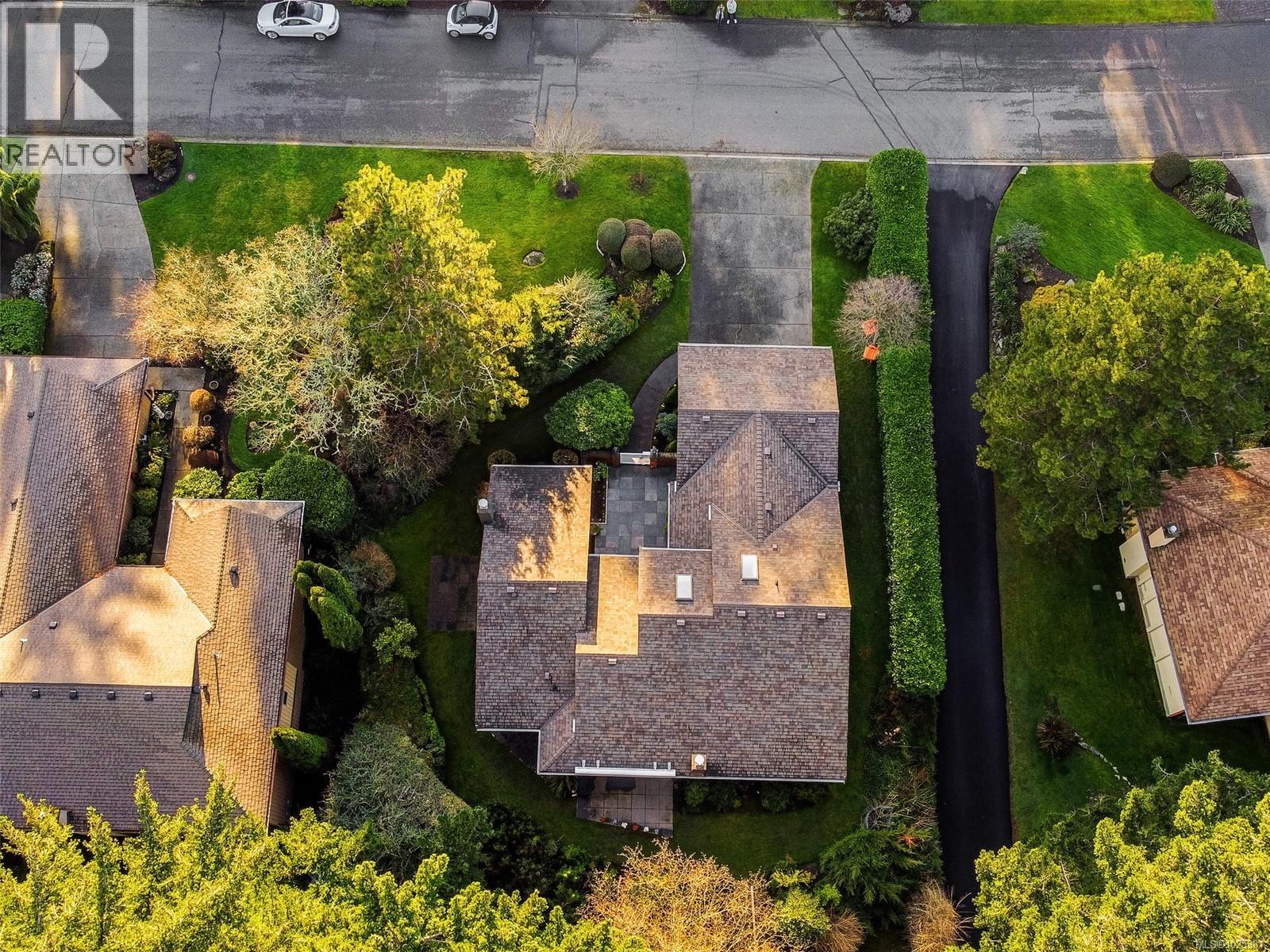 1042 Donwood Dr, Saanich, British Columbia  V8X 4G3 - Photo 37 - 1025381