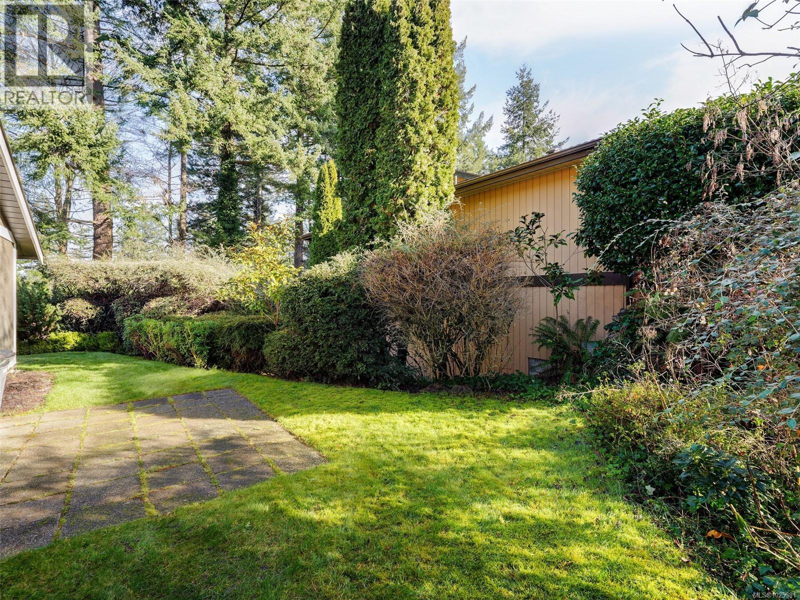 1042 Donwood Dr, Saanich, British Columbia  V8X 4G3 - Photo 30 - 1025381