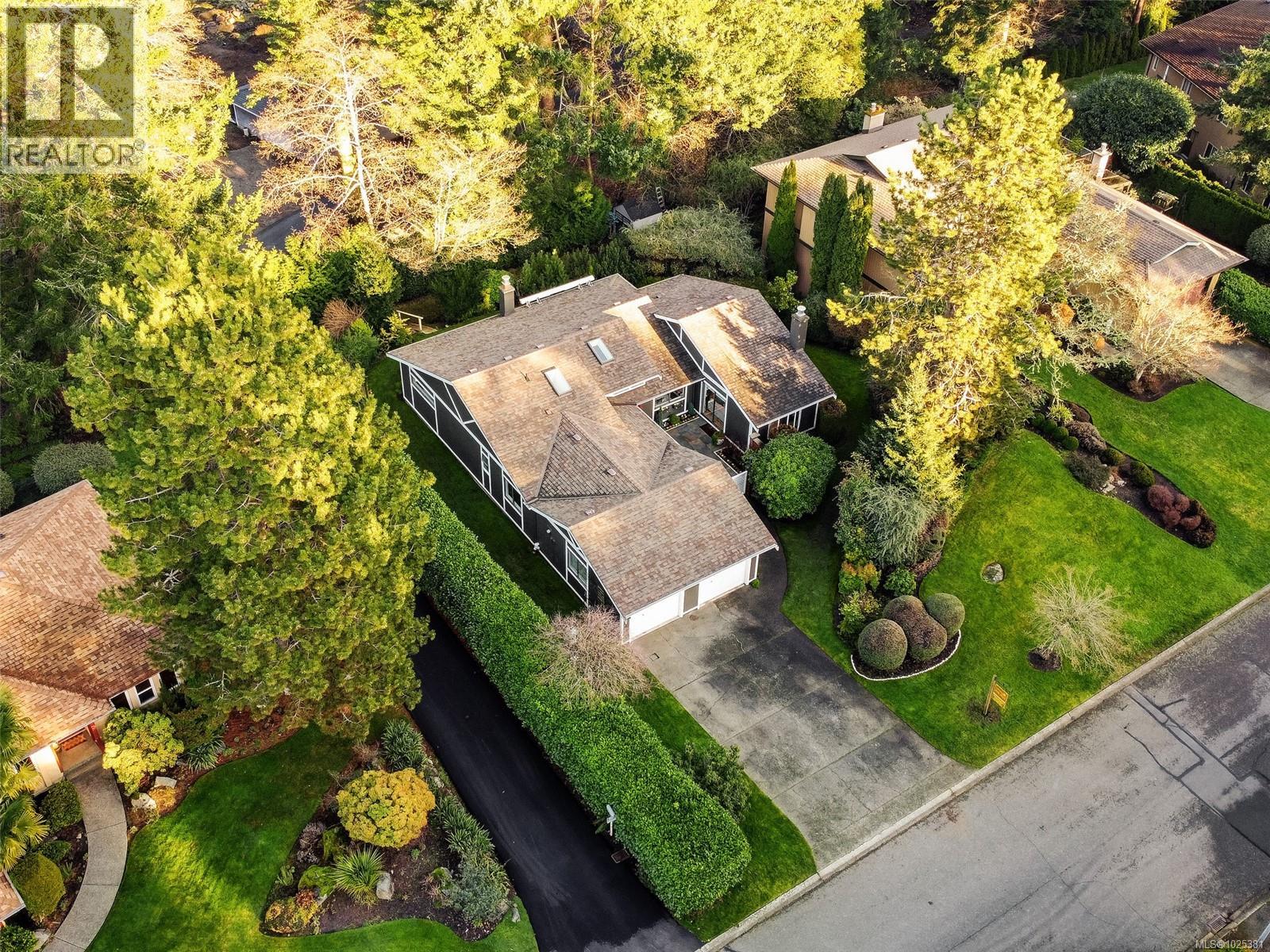 1042 Donwood Dr, Saanich, British Columbia  V8X 4G3 - Photo 43 - 1025381