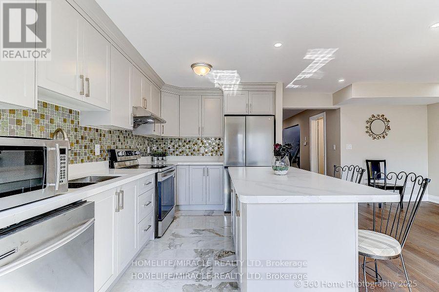 688a Midland Avenue, Toronto, Ontario  M1K 4C6 - Photo 4 - E12767178