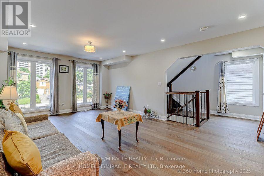 688a Midland Avenue, Toronto, Ontario  M1K 4C6 - Photo 7 - E12767178