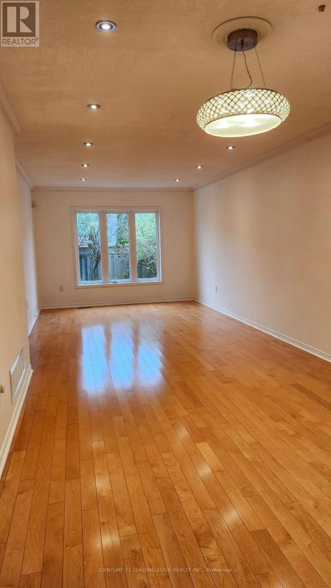 7 Angela Court, Markham, Ontario  L3S 4K8 - Photo 5 - N12767038