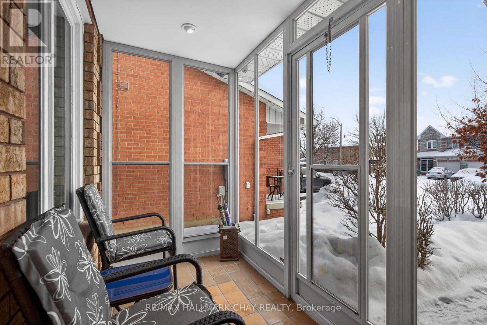 72 Ravenscliffe Court, Brampton, Ontario  L6X 4N9 - Photo 3 - W12764422