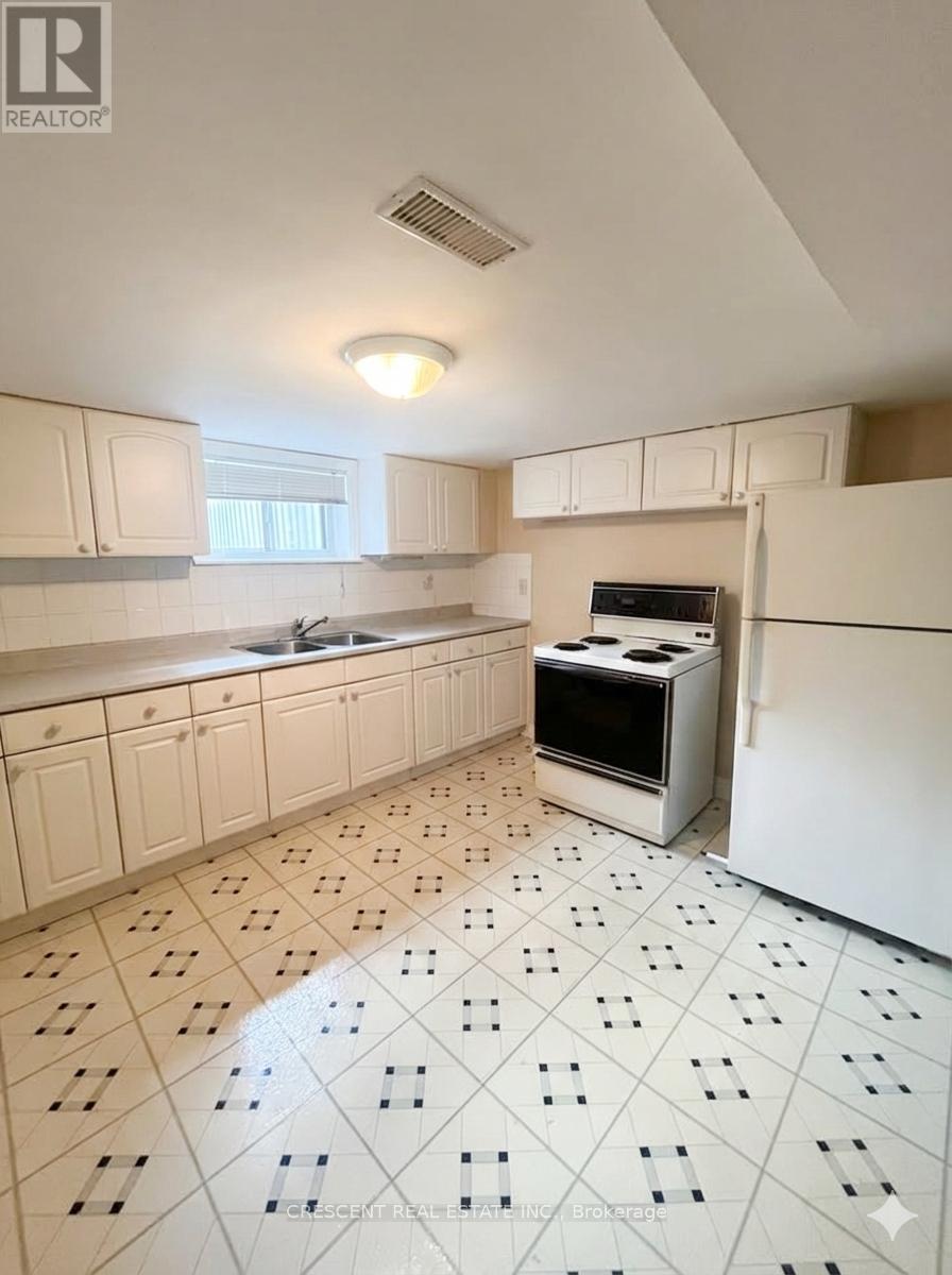 35 LABURNHAM AVENUE, Toronto, Ontario