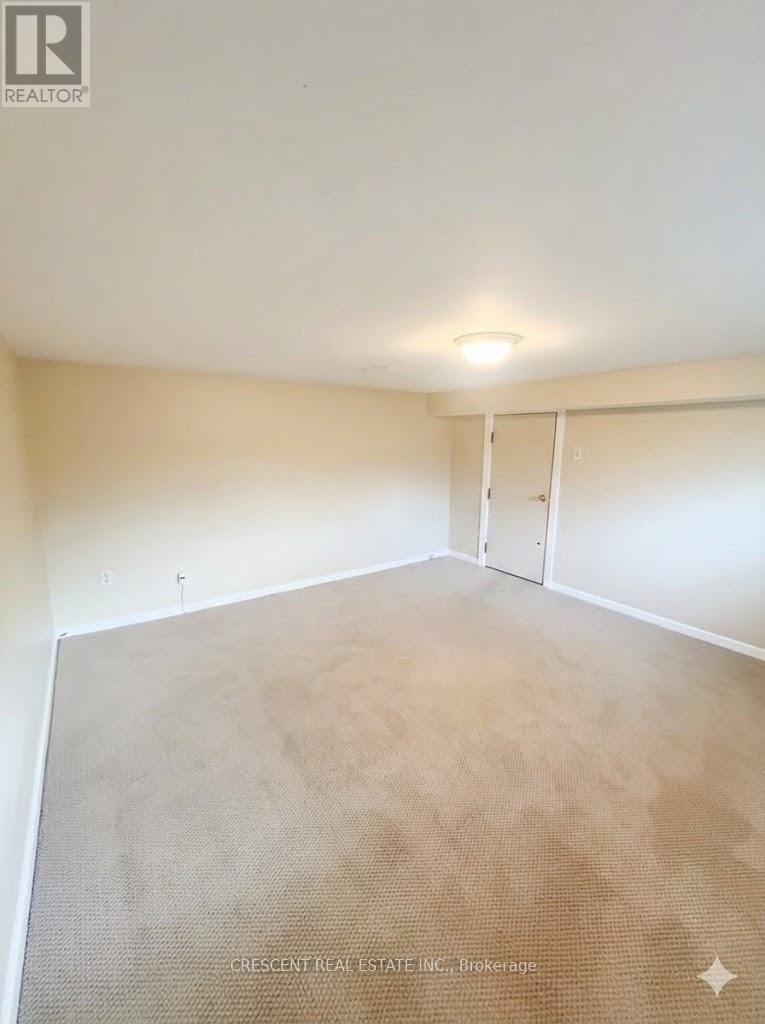 35 Laburnham Avenue, Toronto, Ontario  M8W 1S6 - Photo 4 - W12767048