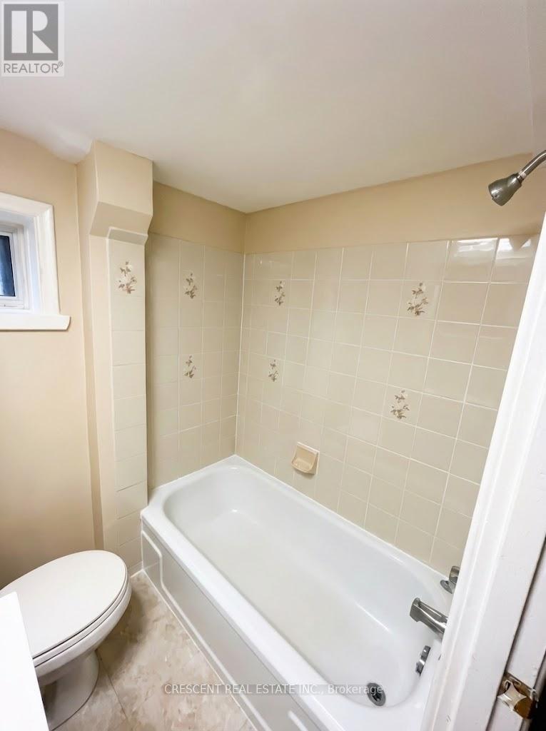 35 Laburnham Avenue, Toronto, Ontario  M8W 1S6 - Photo 9 - W12767048