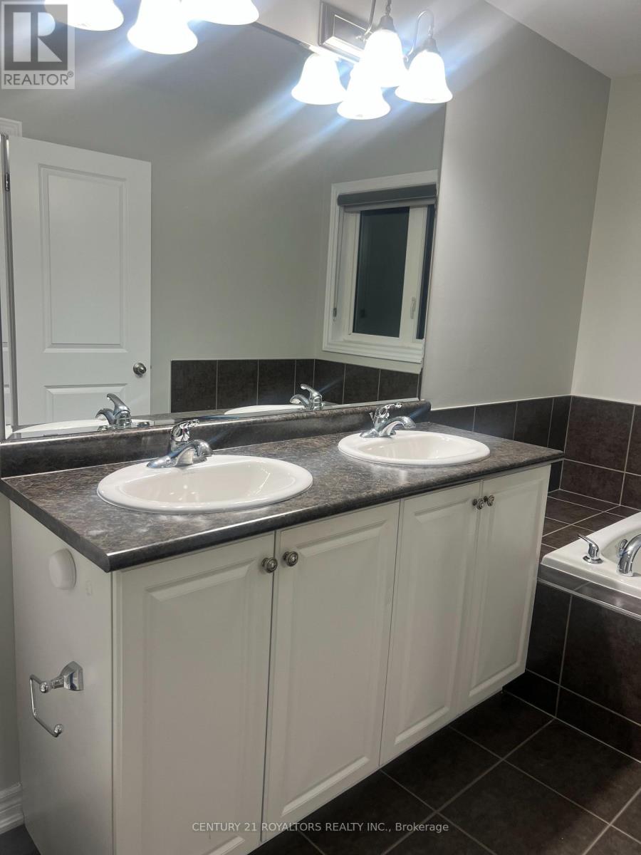 12 Foliage Drive, Brampton, Ontario  L7A 0B6 - Photo 17 - W12767102