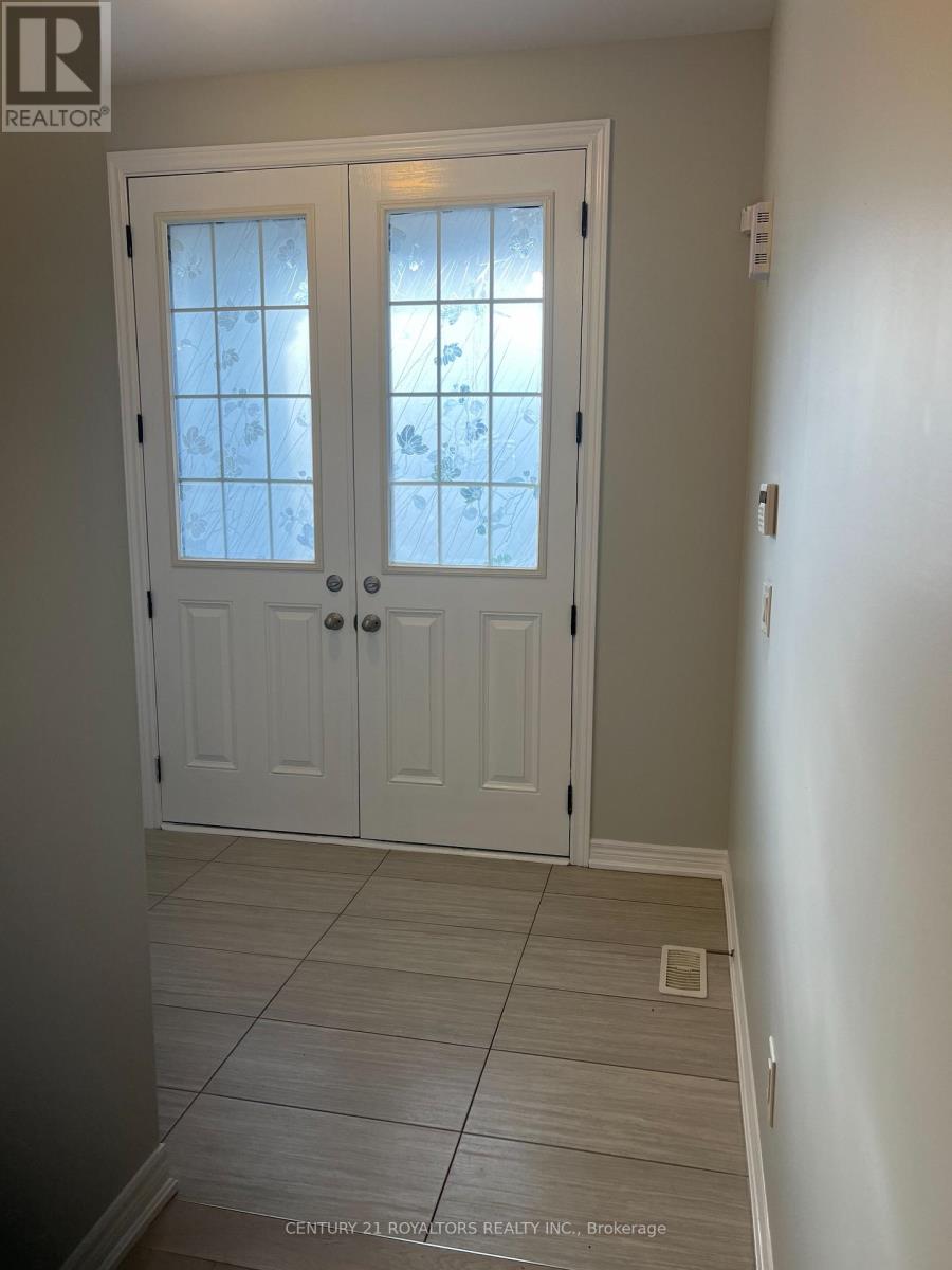 12 Foliage Drive, Brampton, Ontario  L7A 0B6 - Photo 3 - W12767102