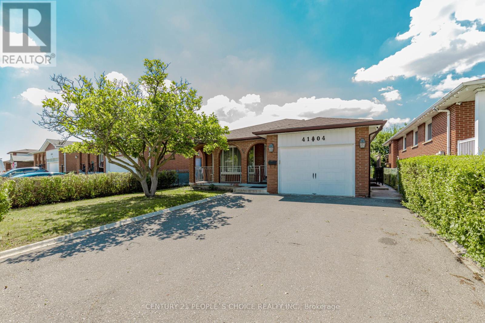 4104 Brandon Gate, Mississauga, Ontario  L4T 3P2 - Photo 2 - W12767126