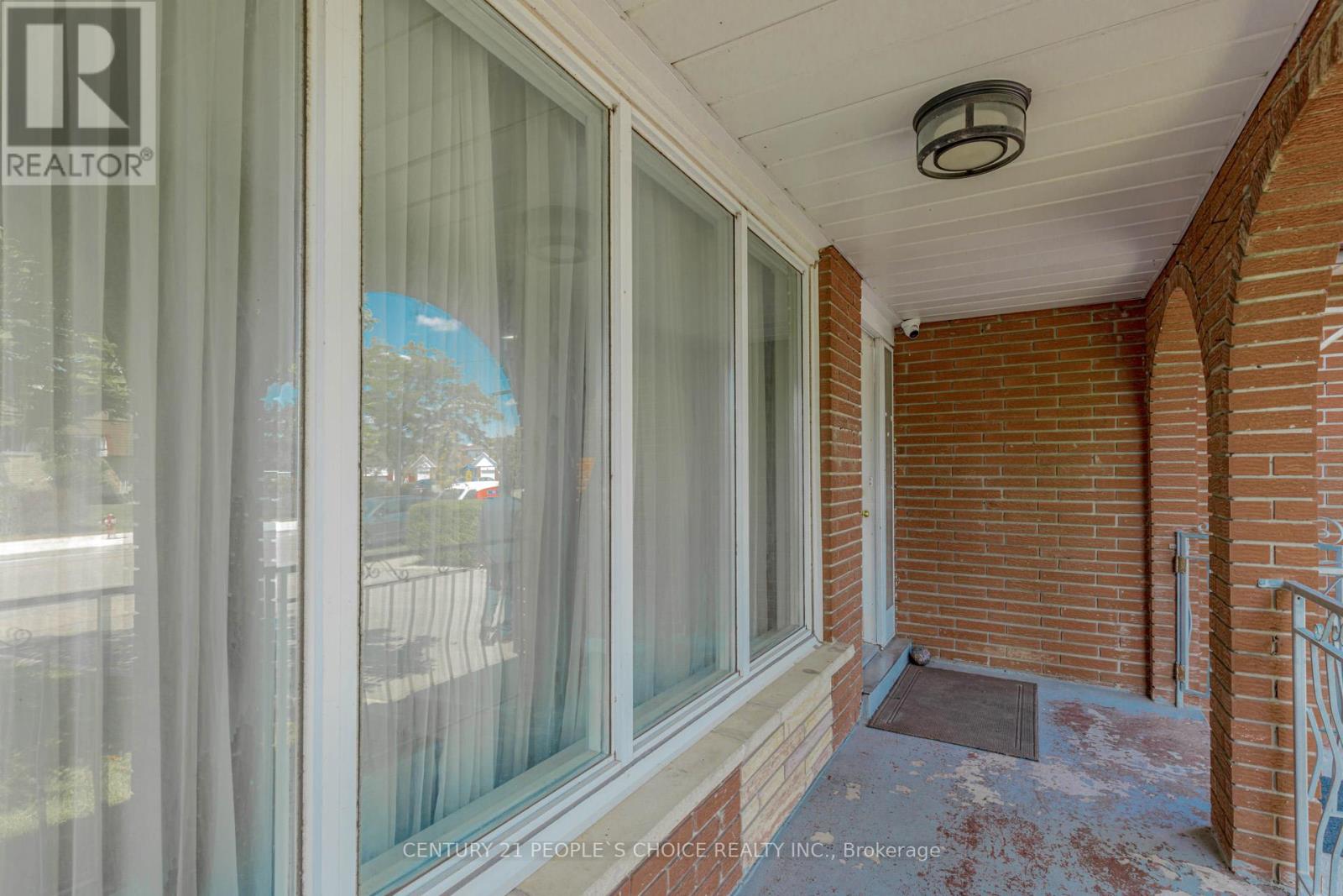 4104 Brandon Gate, Mississauga, Ontario  L4T 3P2 - Photo 4 - W12767126