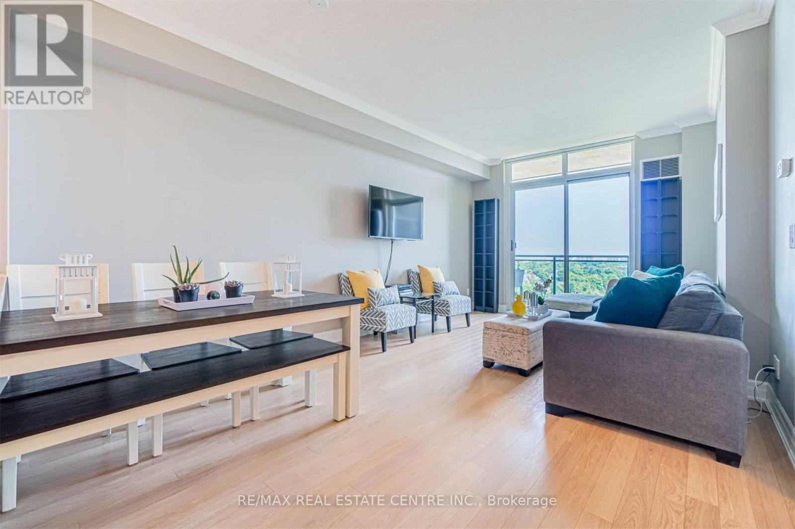 1203 - 100 John Street, Brampton, Ontario  L6W 0A8 - Photo 11 - W12767144