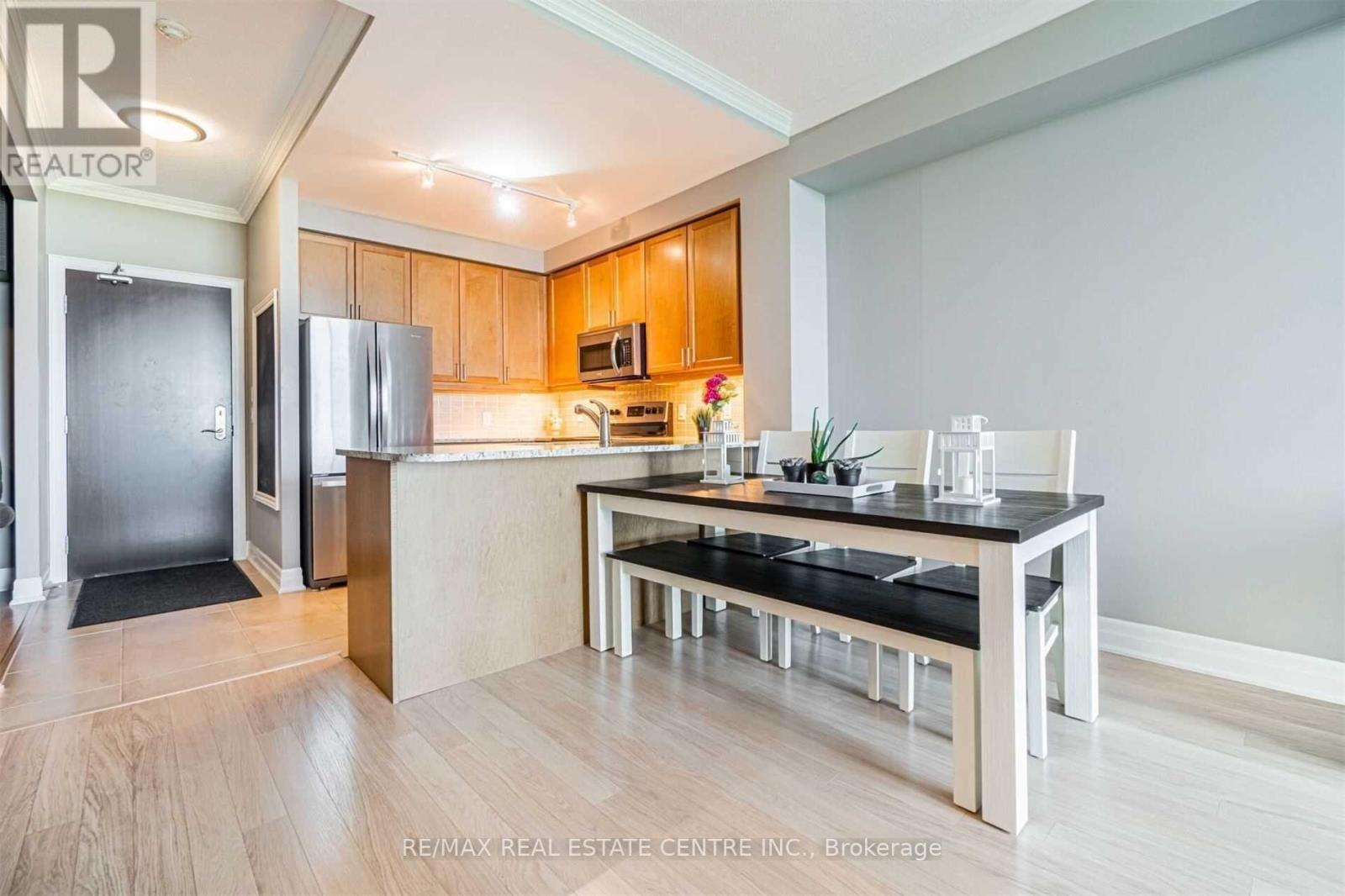 1203 - 100 John Street, Brampton, Ontario  L6W 0A8 - Photo 12 - W12767144