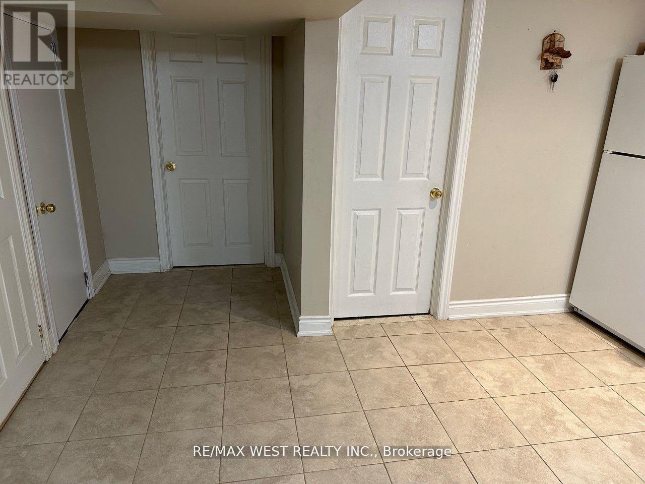 Bsmt - 25 Coronado Court, Toronto, Ontario  M9M 1S6 - Photo 10 - W12767182