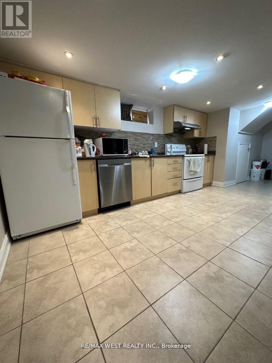 Bsmt - 25 Coronado Court, Toronto, Ontario  M9M 1S6 - Photo 11 - W12767182