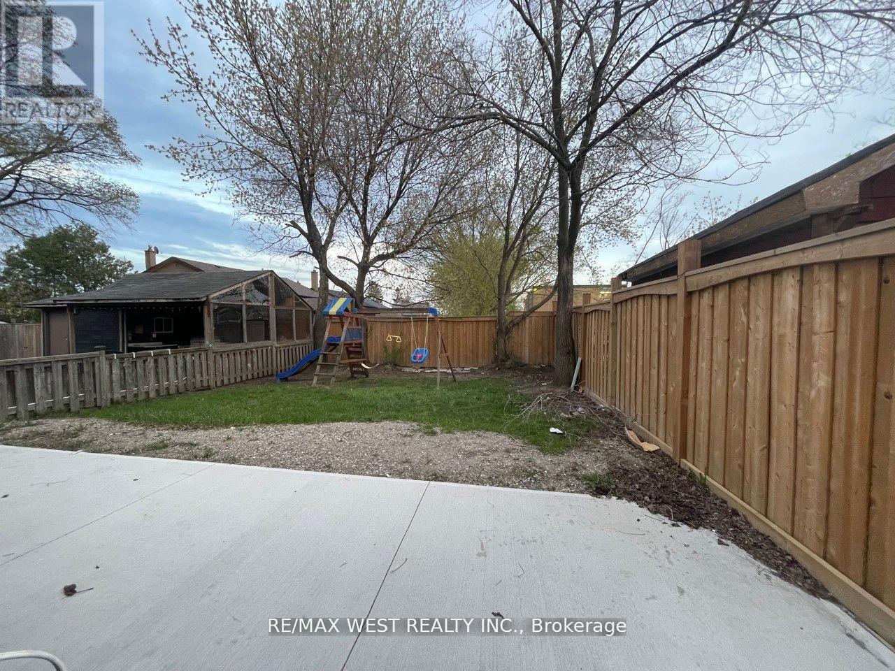 Bsmt - 25 Coronado Court, Toronto, Ontario  M9M 1S6 - Photo 12 - W12767182