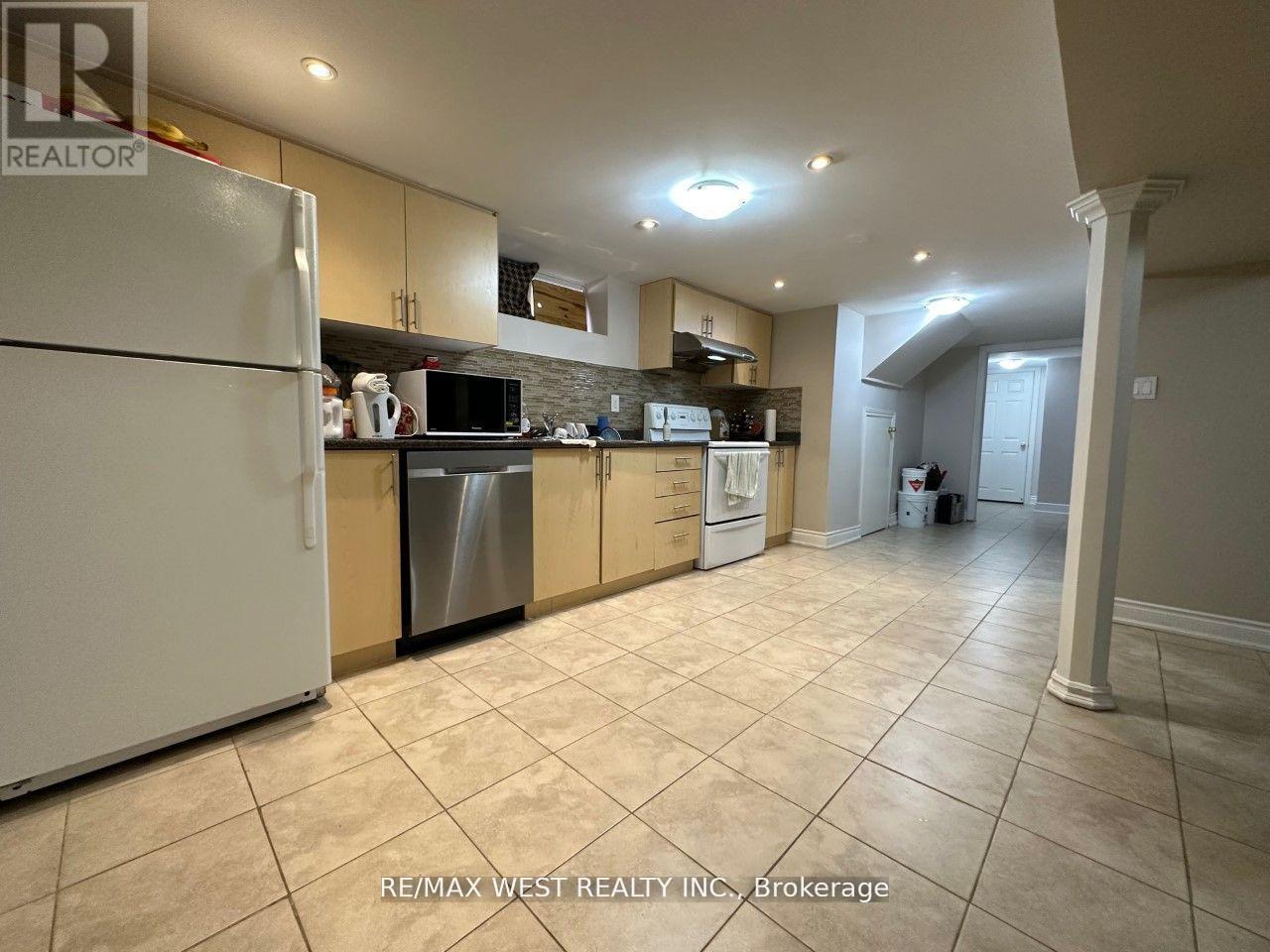 Bsmt - 25 Coronado Court, Toronto, Ontario  M9M 1S6 - Photo 7 - W12767182