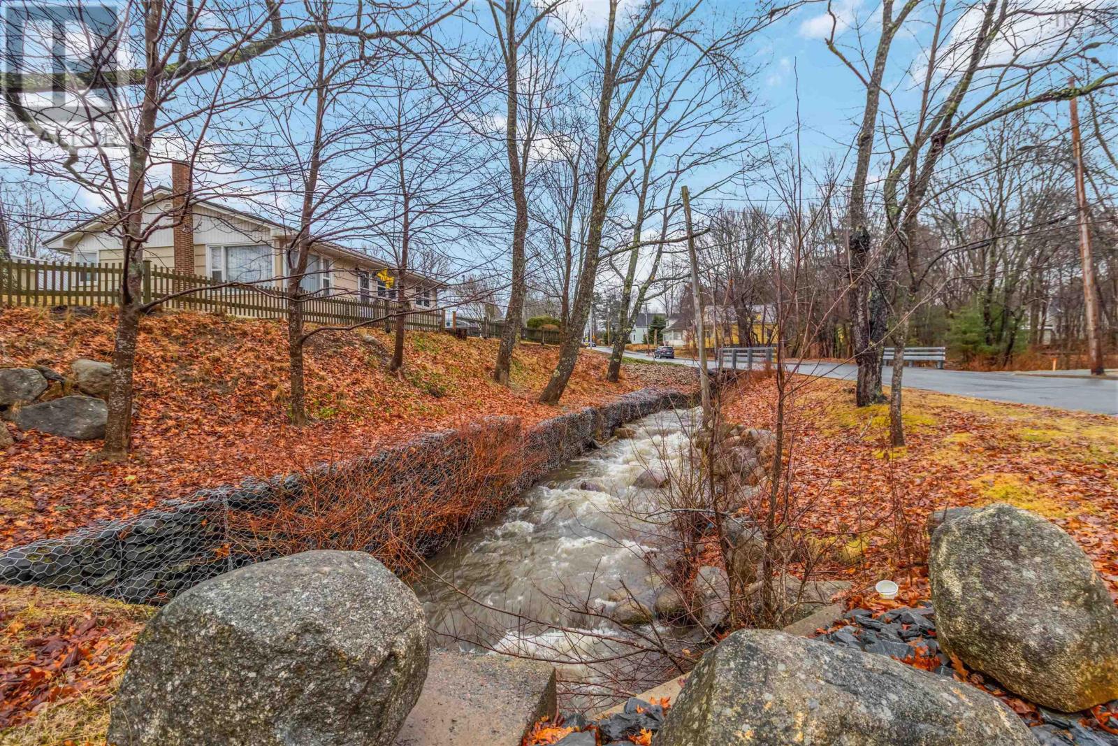 83 Victoria Road, Bridgewater, Nova Scotia  B4V 2N4 - Photo 2 - 202601164