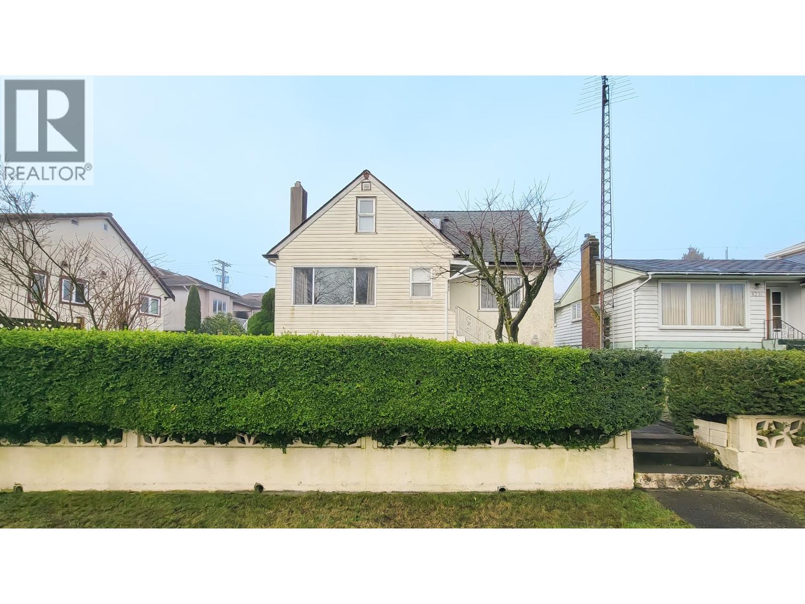 8245 SELKIRK STREET, Vancouver, British Columbia