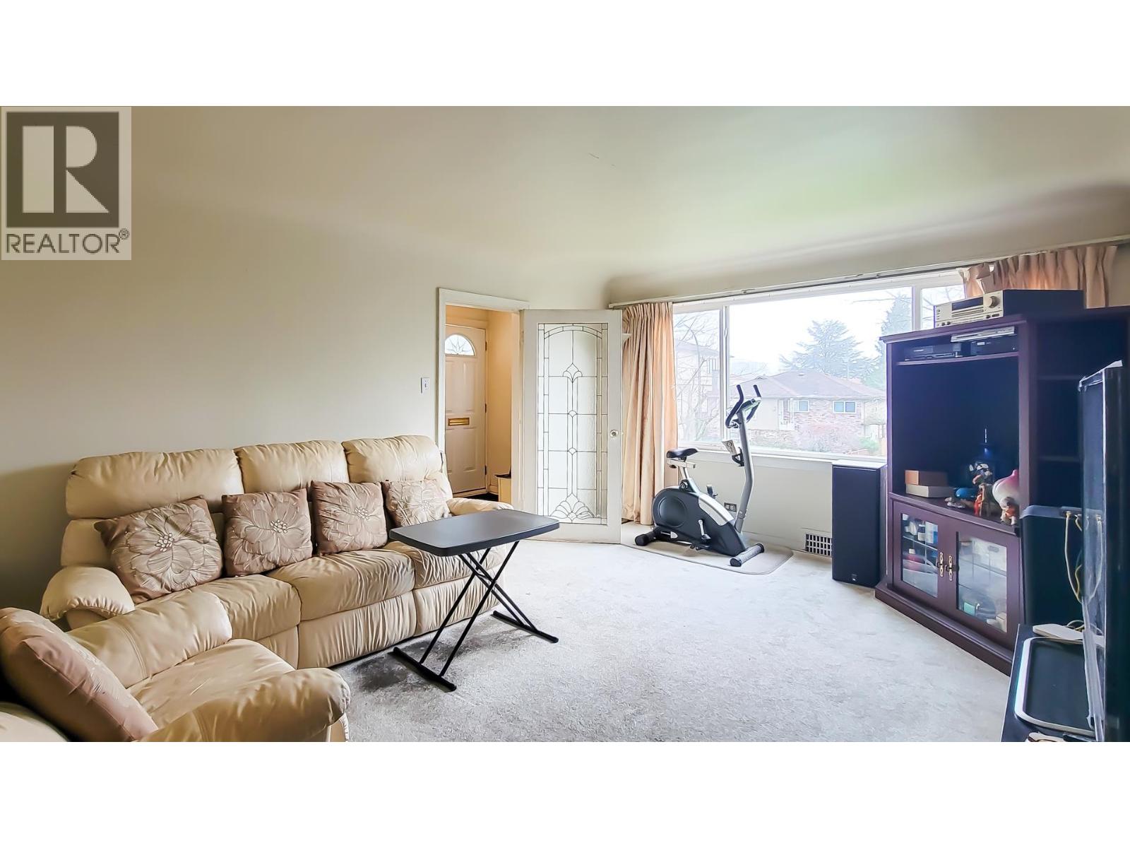 8245 Selkirk Street, Vancouver, British Columbia  V6P 4H8 - Photo 4 - R3087266