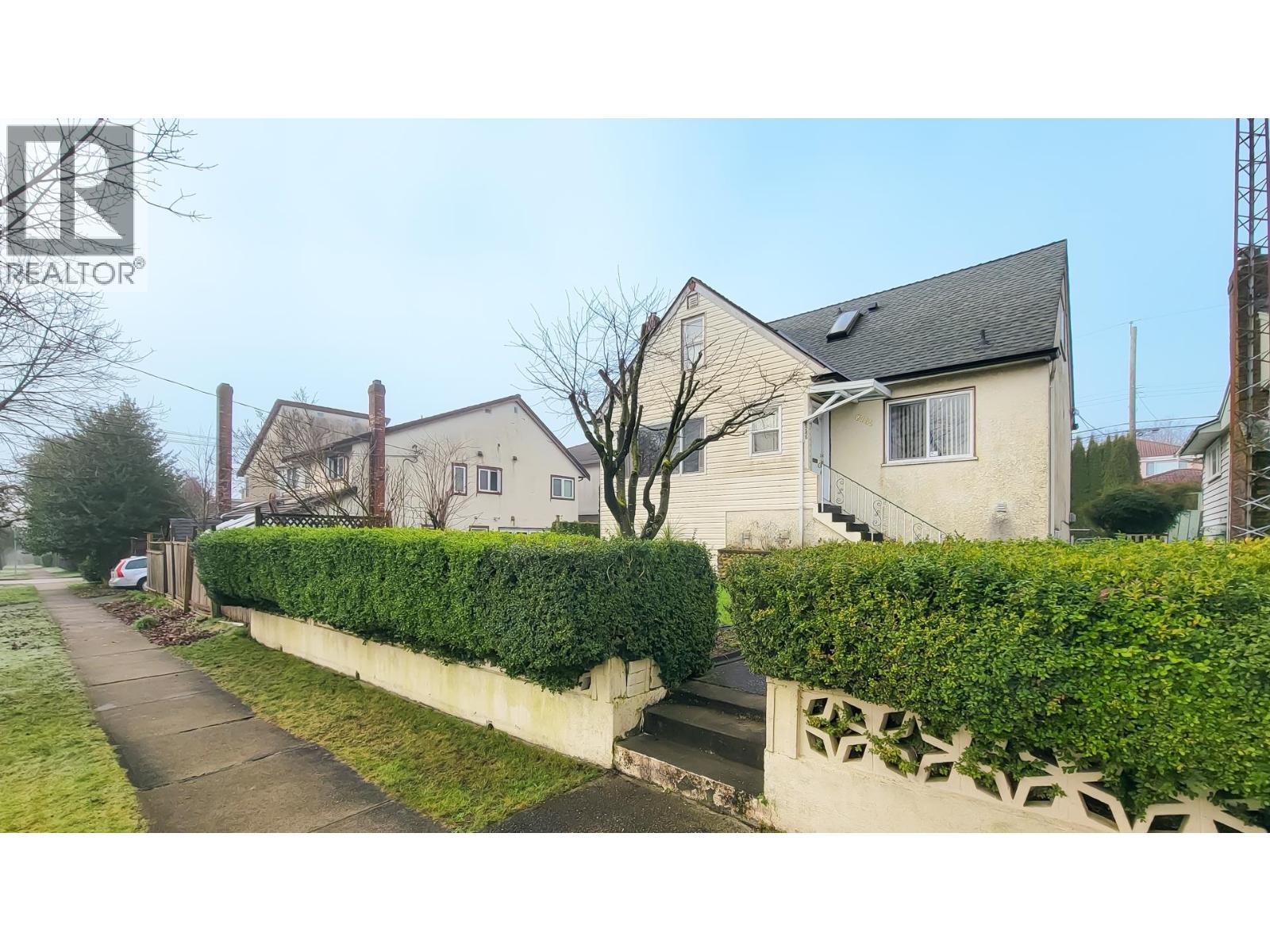 8245 Selkirk Street, Vancouver, British Columbia  V6P 4H8 - Photo 2 - R3087266