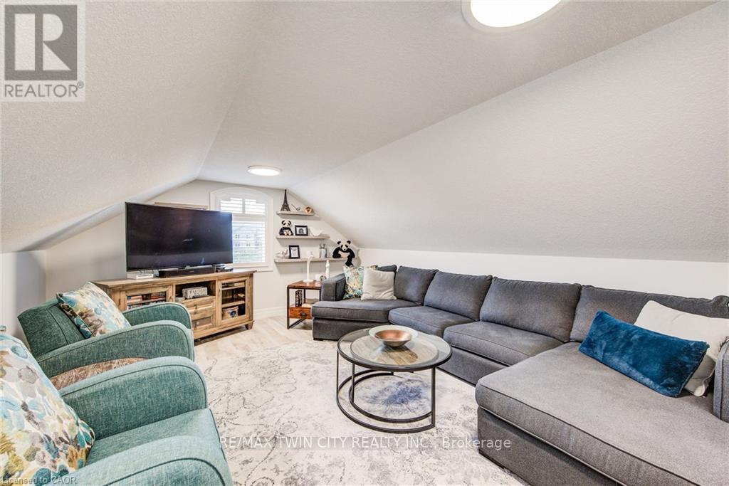 920 Orr Court, Kitchener, Ontario  N2R 1R4 - Photo 46 - X12767060