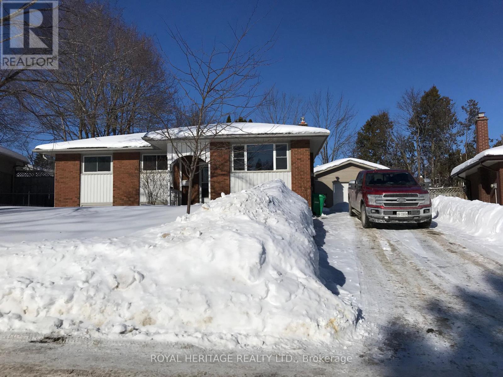 UPPER - 900 ELLESMERE AVENUE, Peterborough, Ontario