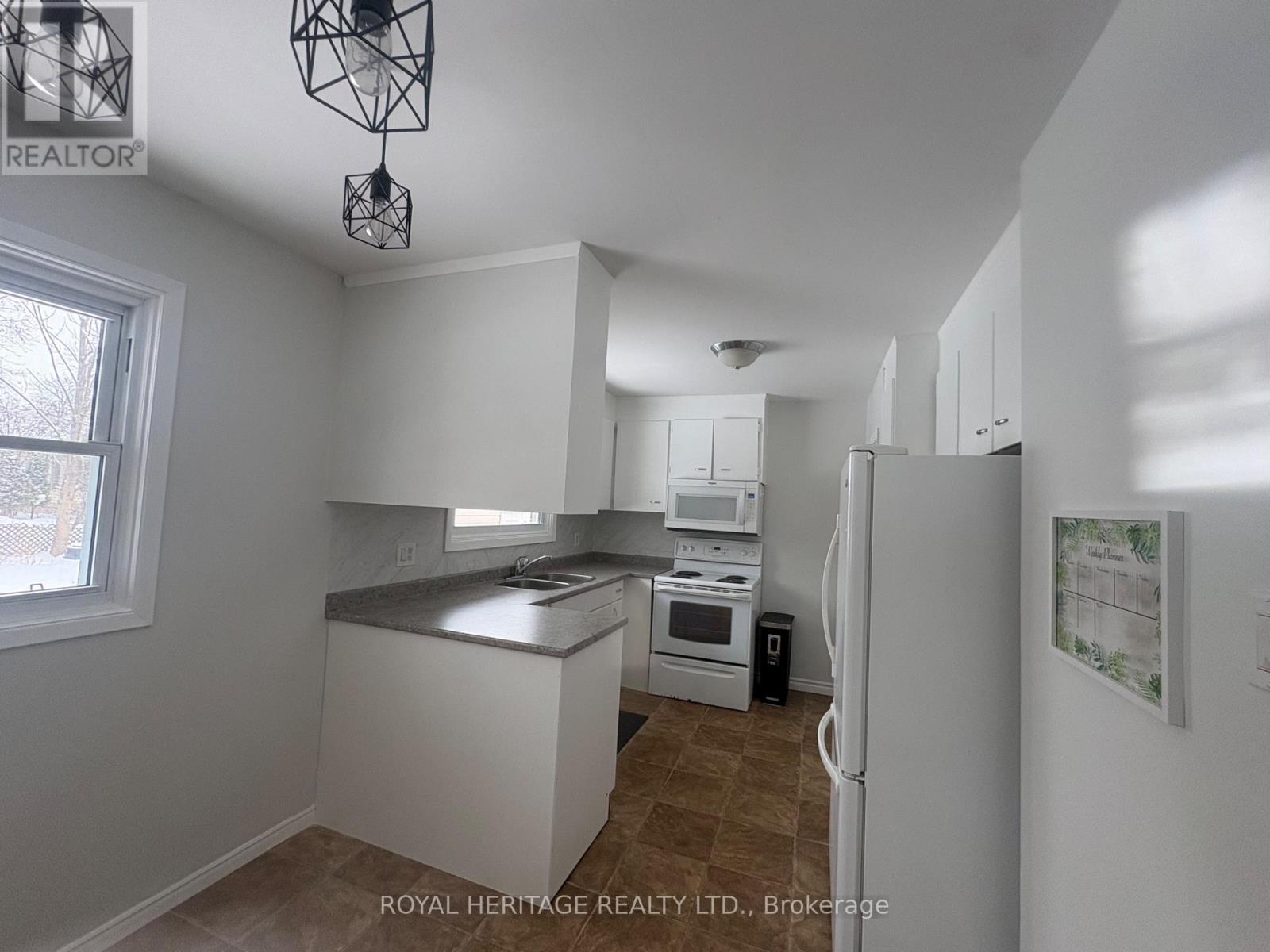 Upper - 900 Ellesmere Avenue, Peterborough, Ontario  K9H 7A7 - Photo 10 - X12767154