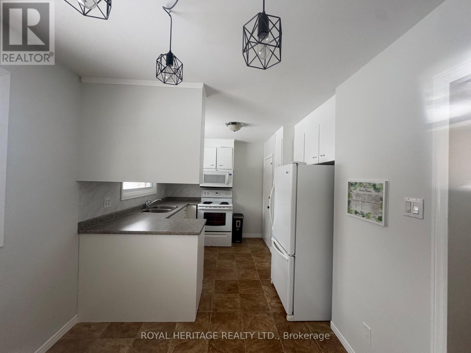 Upper - 900 Ellesmere Avenue, Peterborough, Ontario  K9H 7A7 - Photo 11 - X12767154