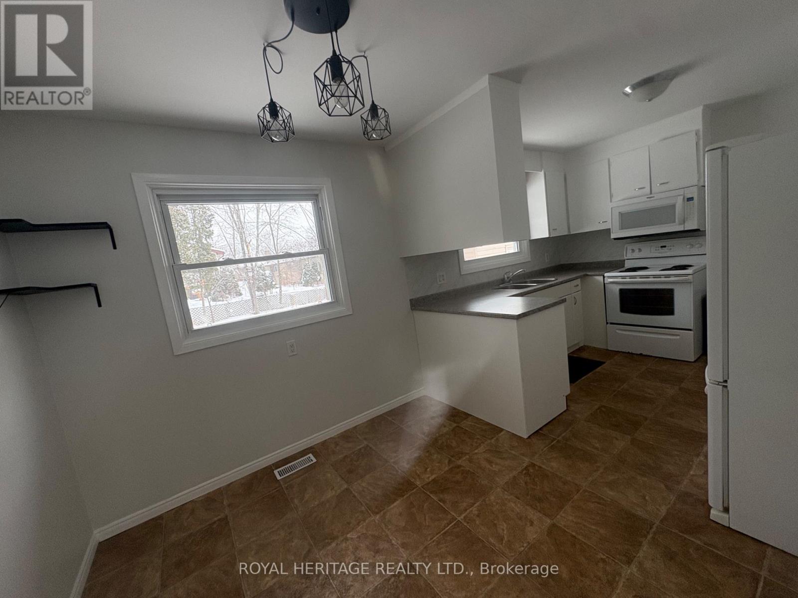 Upper - 900 Ellesmere Avenue, Peterborough, Ontario  K9H 7A7 - Photo 12 - X12767154