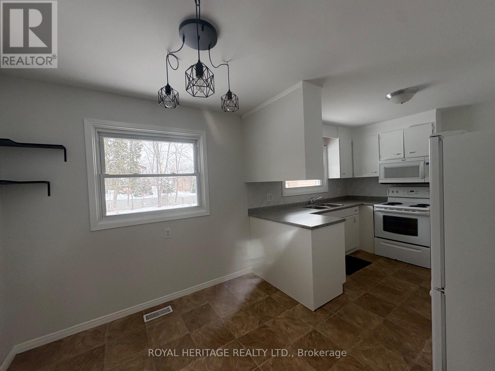 Upper - 900 Ellesmere Avenue, Peterborough, Ontario  K9H 7A7 - Photo 14 - X12767154