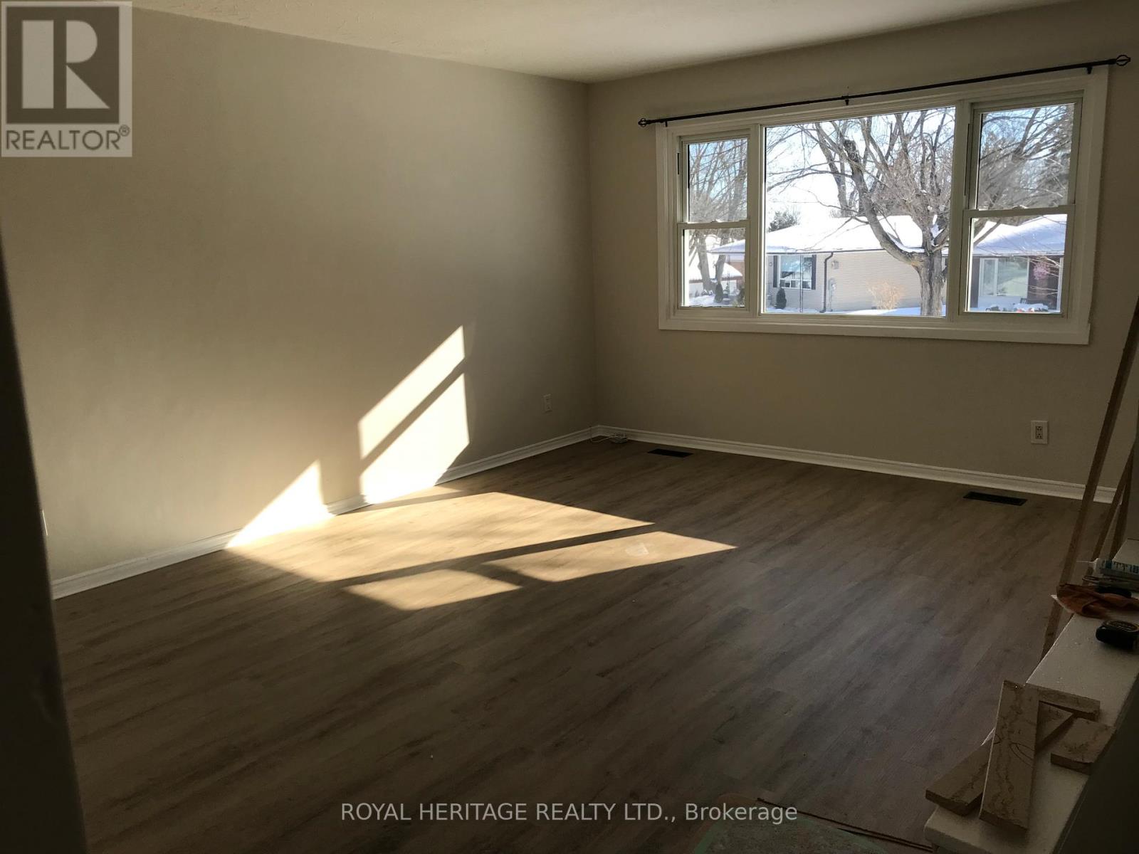 Upper - 900 Ellesmere Avenue, Peterborough, Ontario  K9H 7A7 - Photo 15 - X12767154