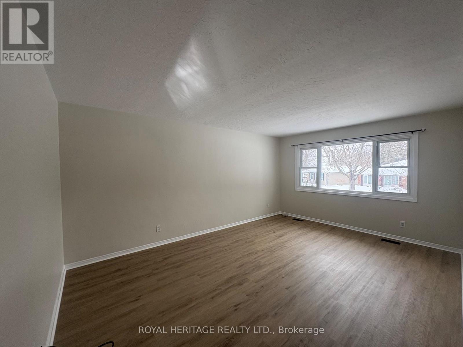 Upper - 900 Ellesmere Avenue, Peterborough, Ontario  K9H 7A7 - Photo 16 - X12767154