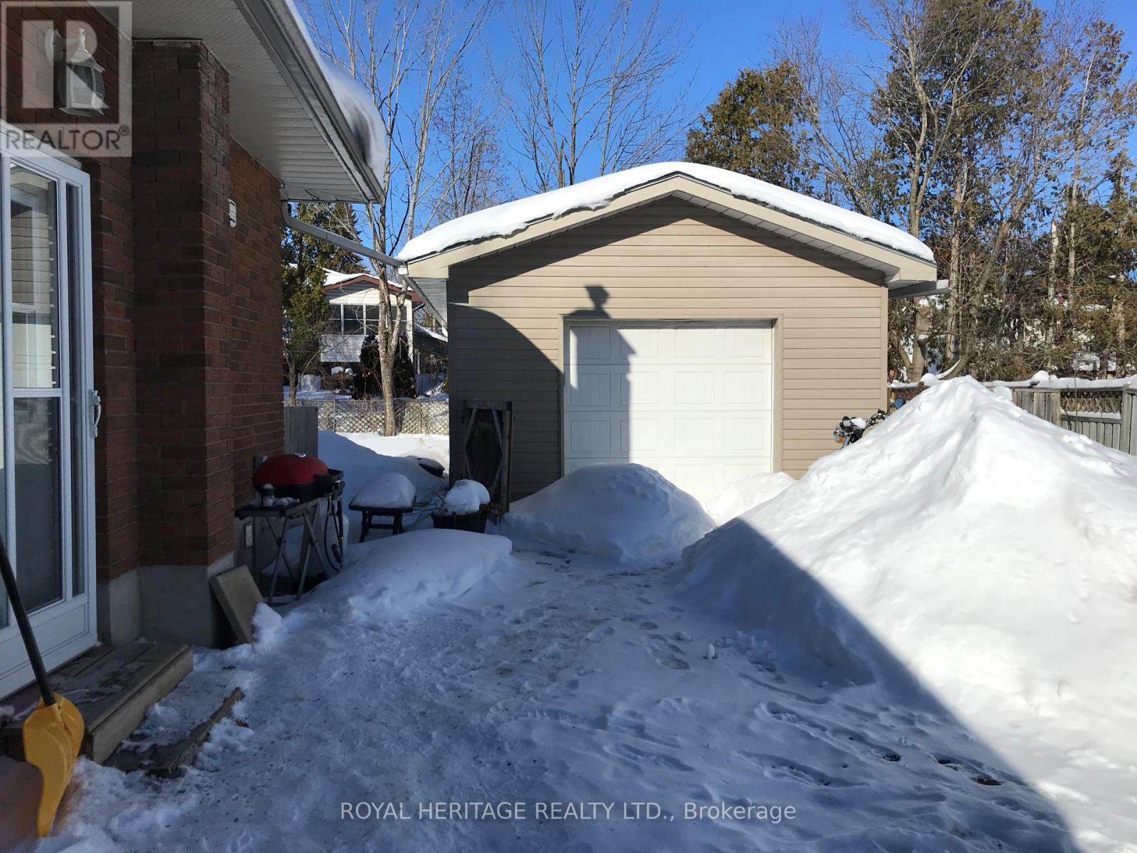 Upper - 900 Ellesmere Avenue, Peterborough, Ontario  K9H 7A7 - Photo 3 - X12767154