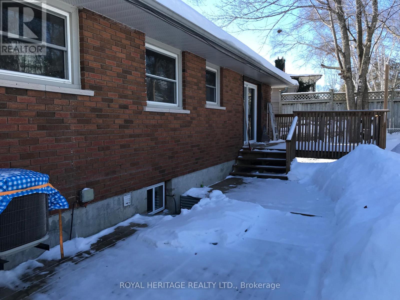 Upper - 900 Ellesmere Avenue, Peterborough, Ontario  K9H 7A7 - Photo 5 - X12767154