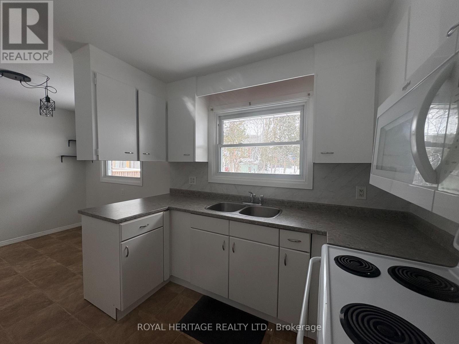 Upper - 900 Ellesmere Avenue, Peterborough, Ontario  K9H 7A7 - Photo 8 - X12767154