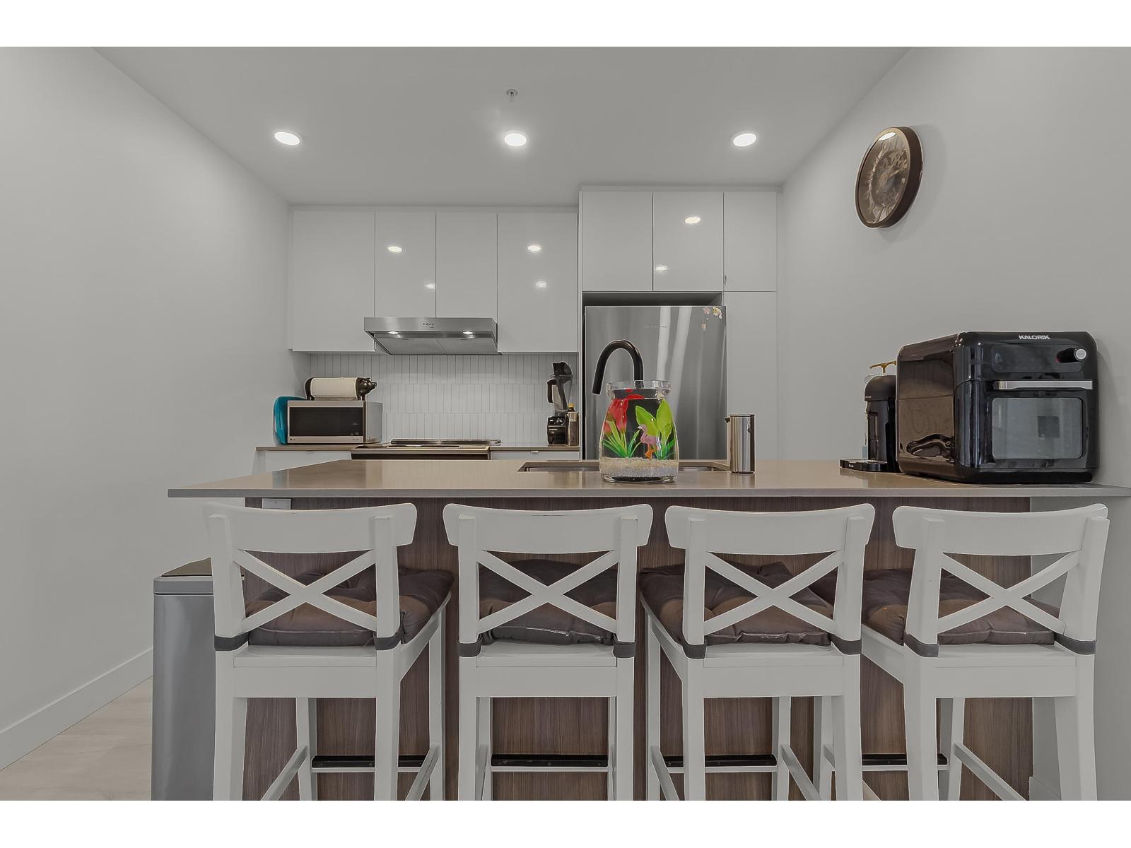 305 32838 Landeau Place, Abbotsford, British Columbia  V2S 0M6 - Photo 4 - R3086602