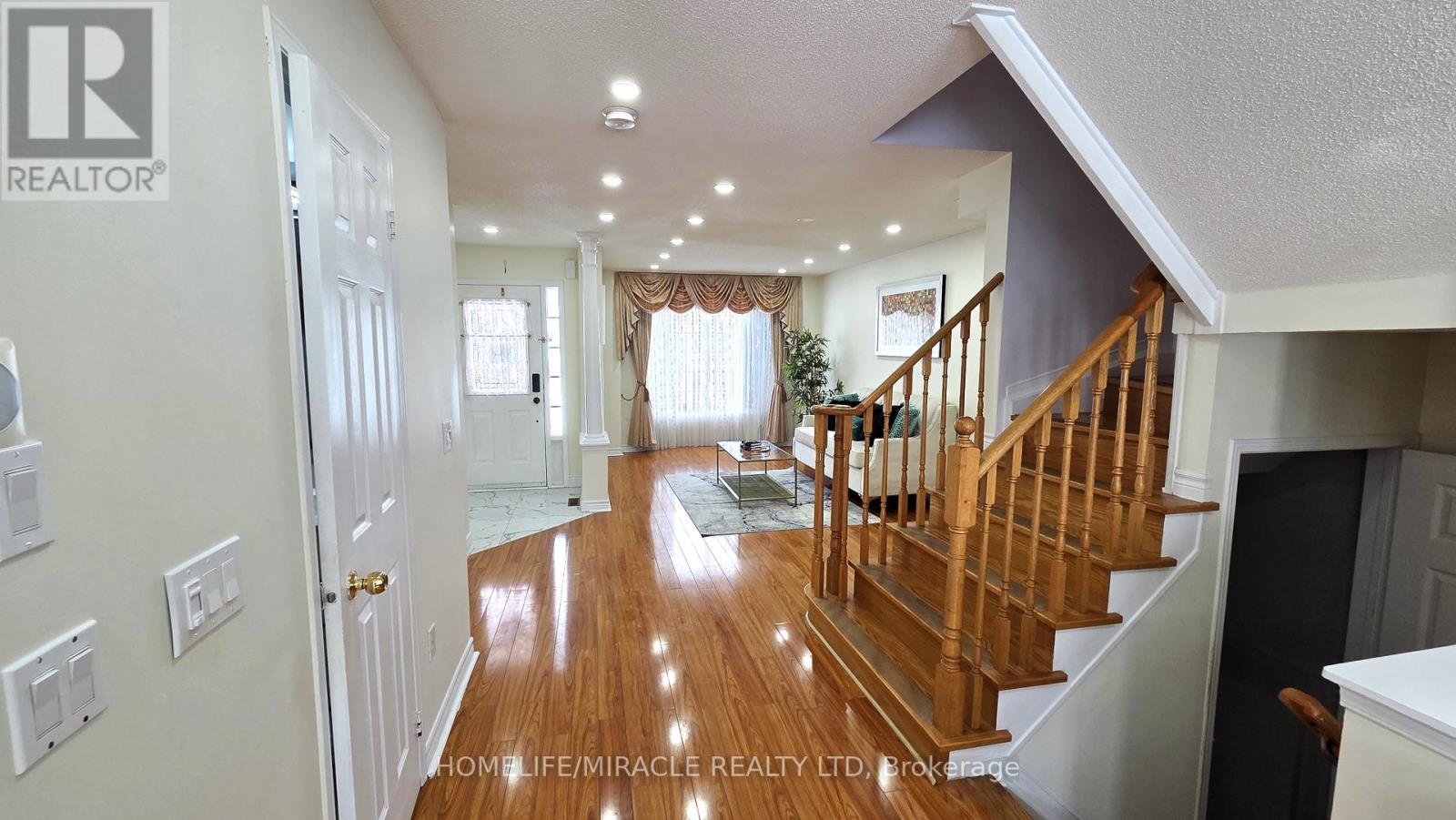 125 Seaside Circle, Brampton, Ontario  L6R 2G9 - Photo 6 - W12760758