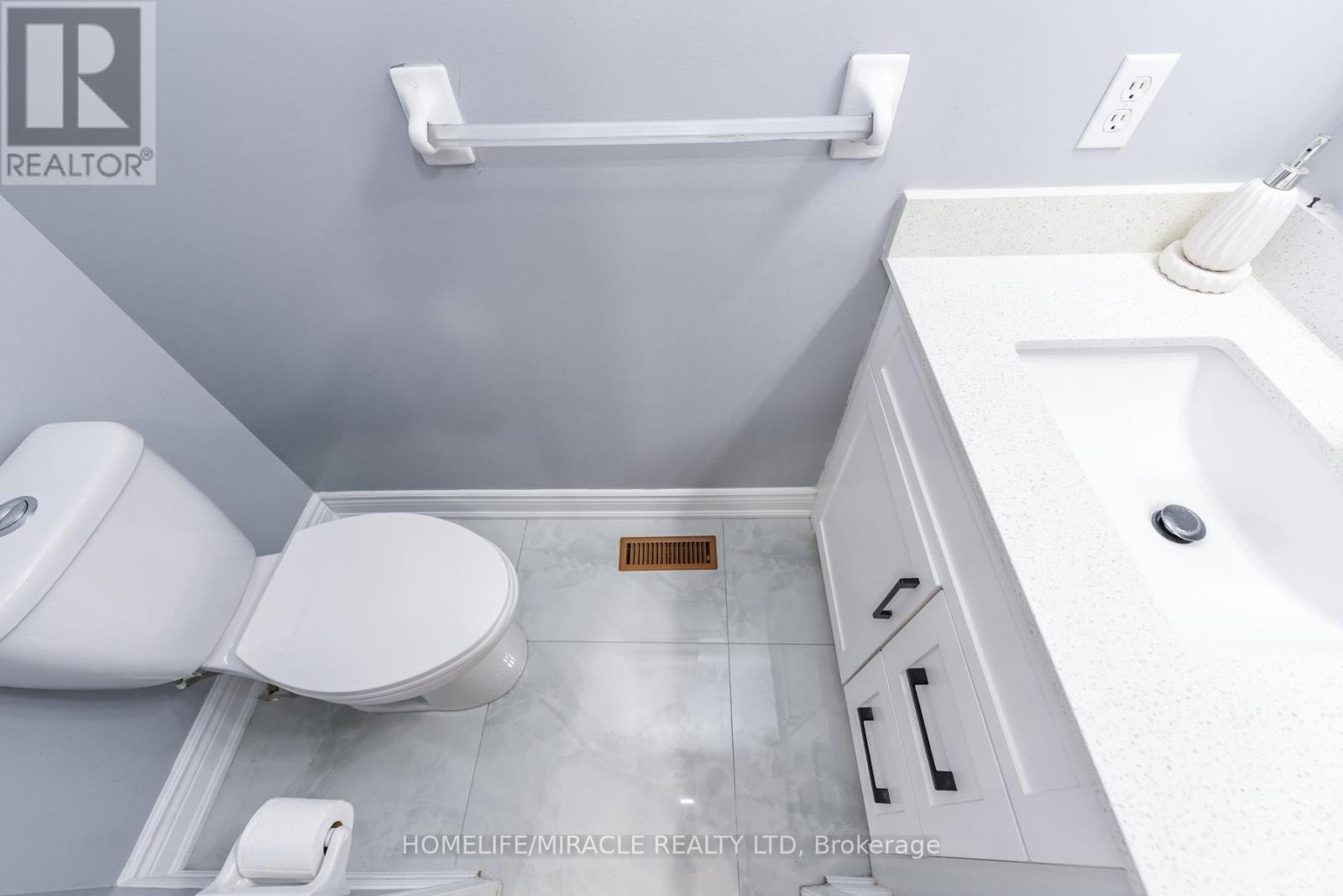 125 Seaside Circle, Brampton, Ontario  L6R 2G9 - Photo 12 - W12760758