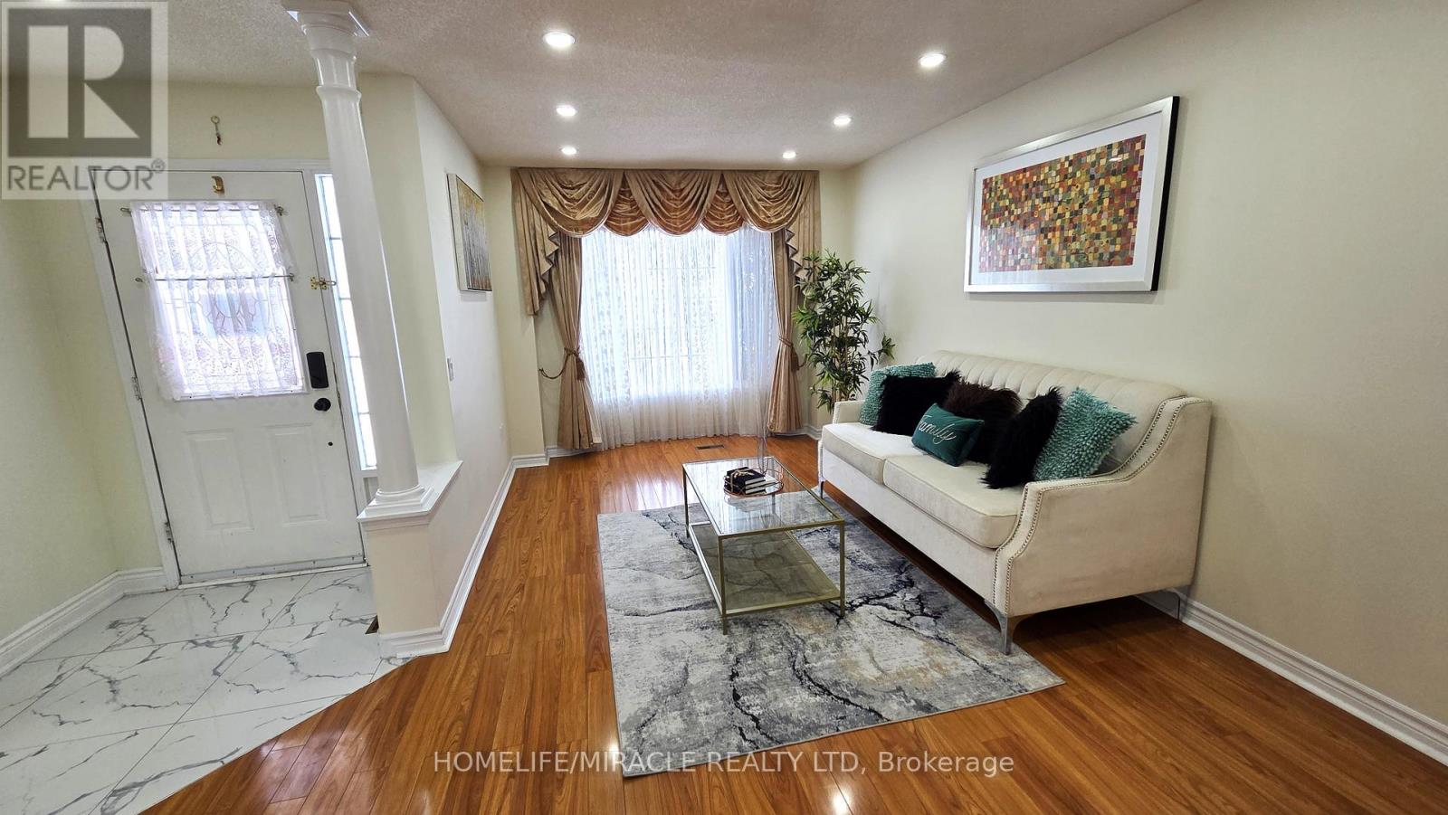 125 Seaside Circle, Brampton, Ontario  L6R 2G9 - Photo 5 - W12760758