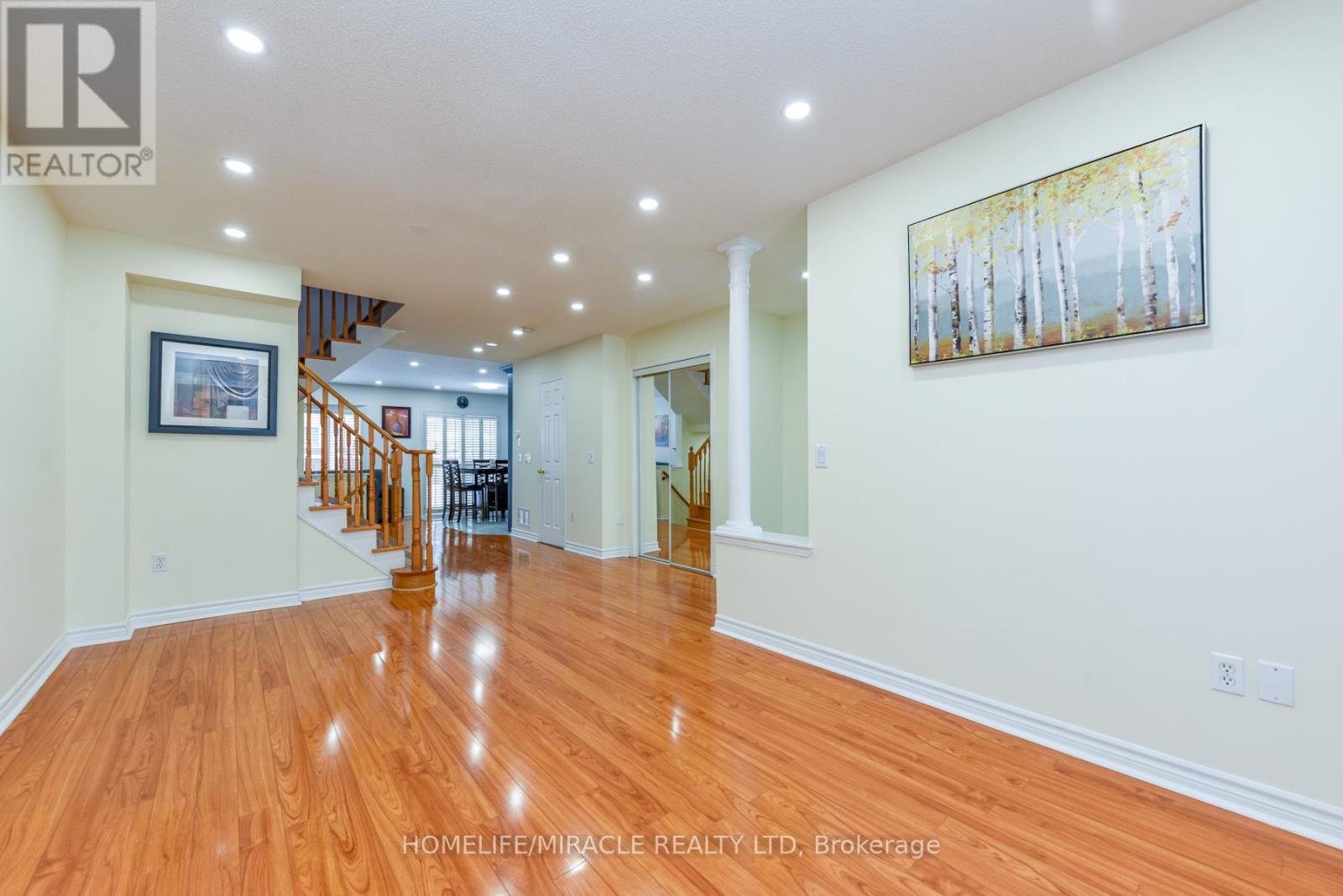 125 Seaside Circle, Brampton, Ontario  L6R 2G9 - Photo 7 - W12760758