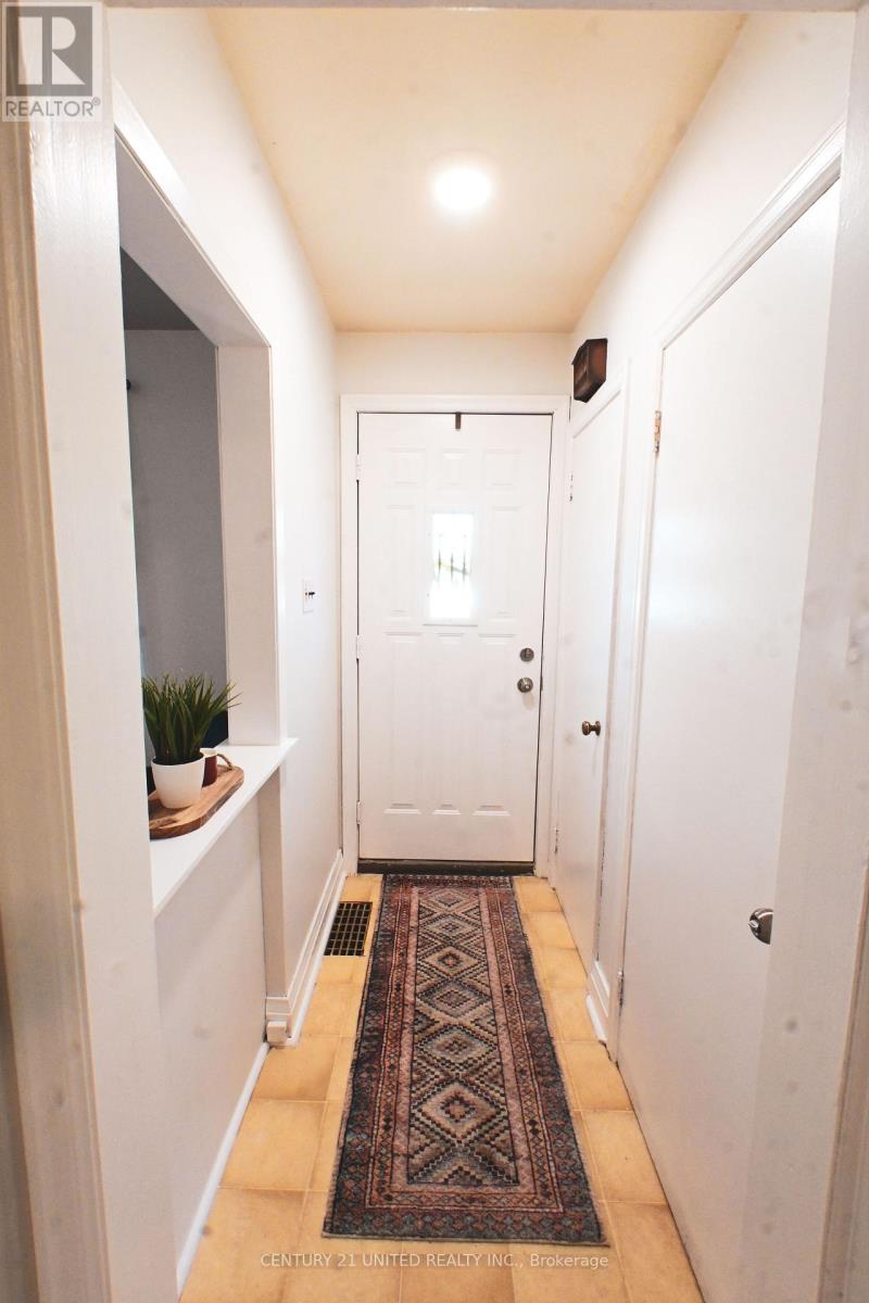 567 O'connell Road, Peterborough (Otonabee Ward 1), Ontario  K9J 4E2 - Photo 3 - X12767222