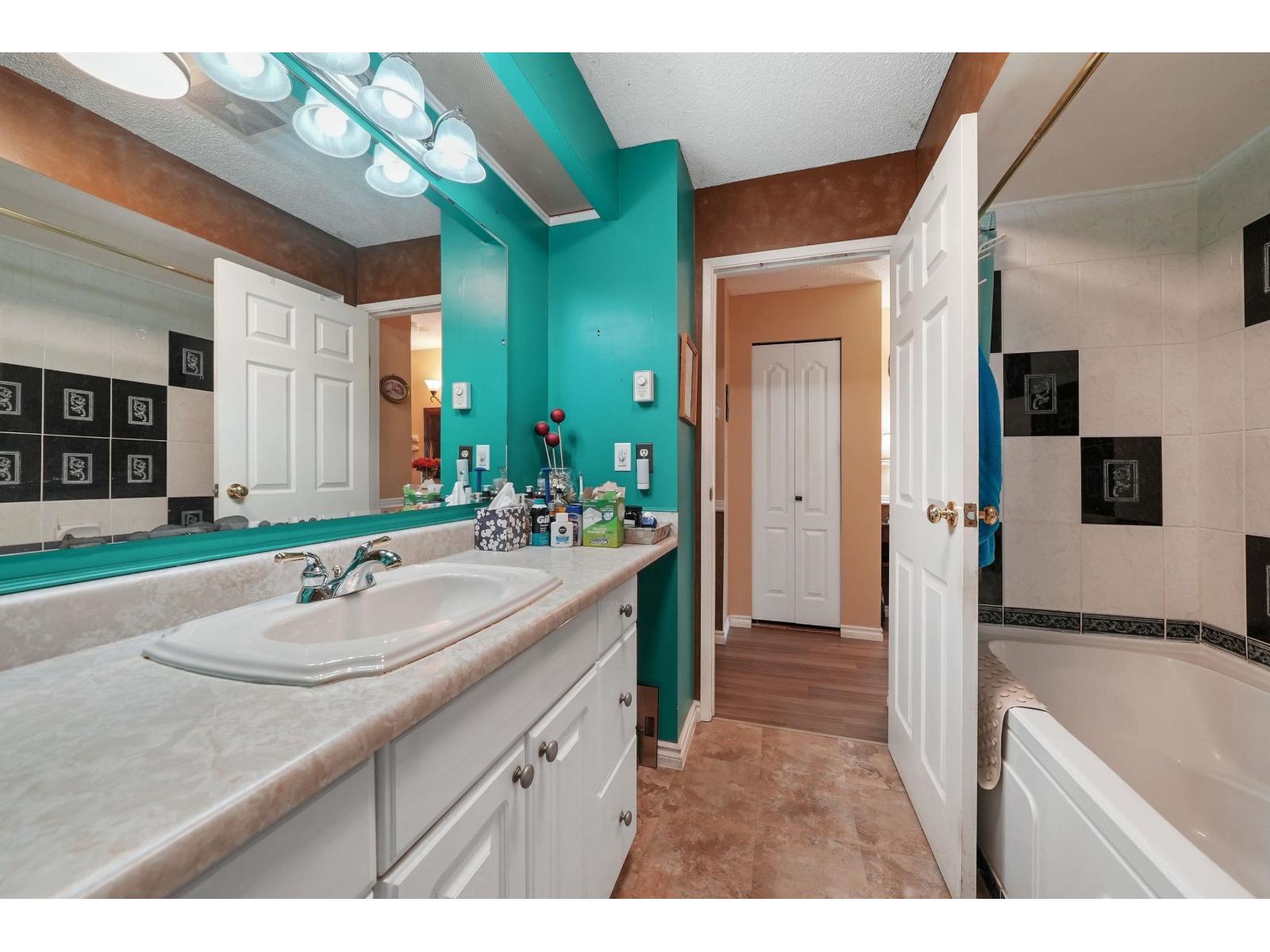 13169 98 Avenue, Surrey, British Columbia  V3T 1B8 - Photo 15 - R3085415