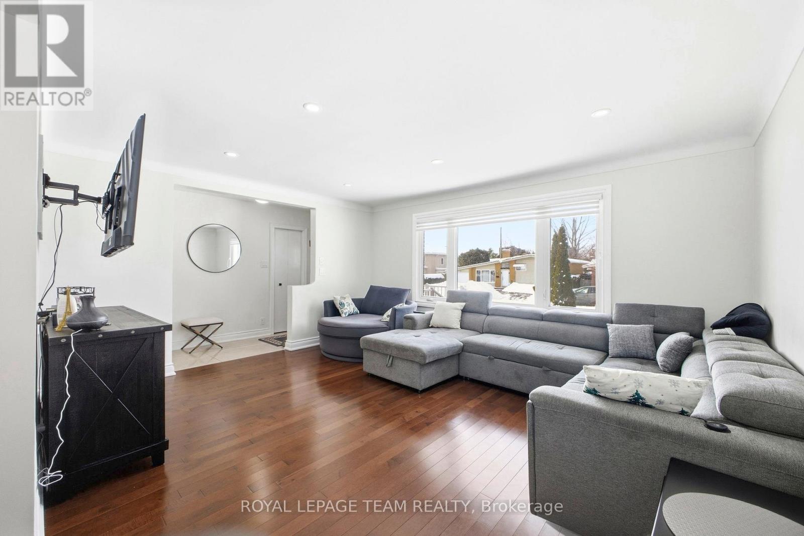 2171 Martha Avenue, Ottawa, Ontario  K1G 1K6 - Photo 5 - X12767240